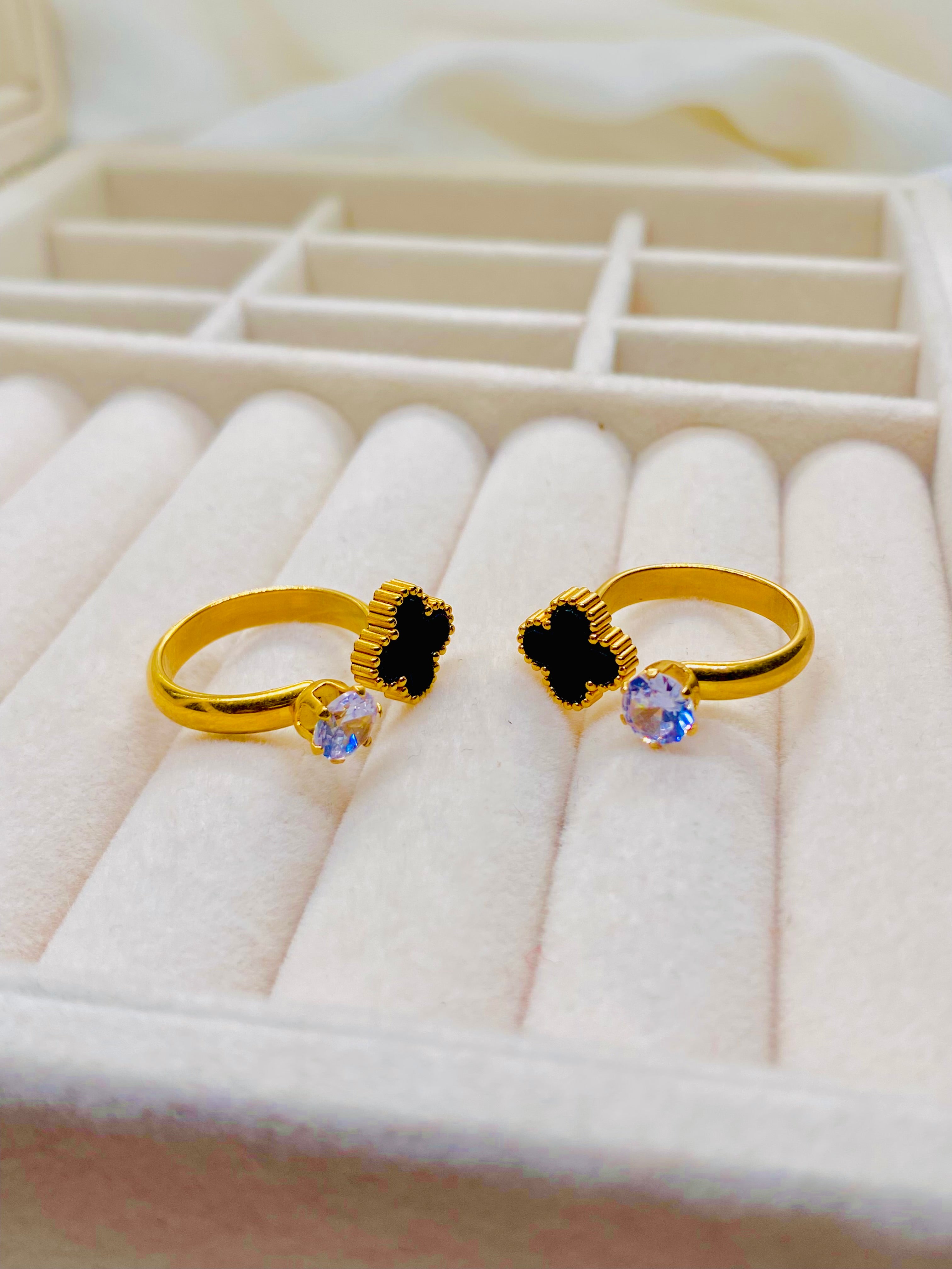 Chic Dual Design Gold Rings – Crystal & Clover Motif