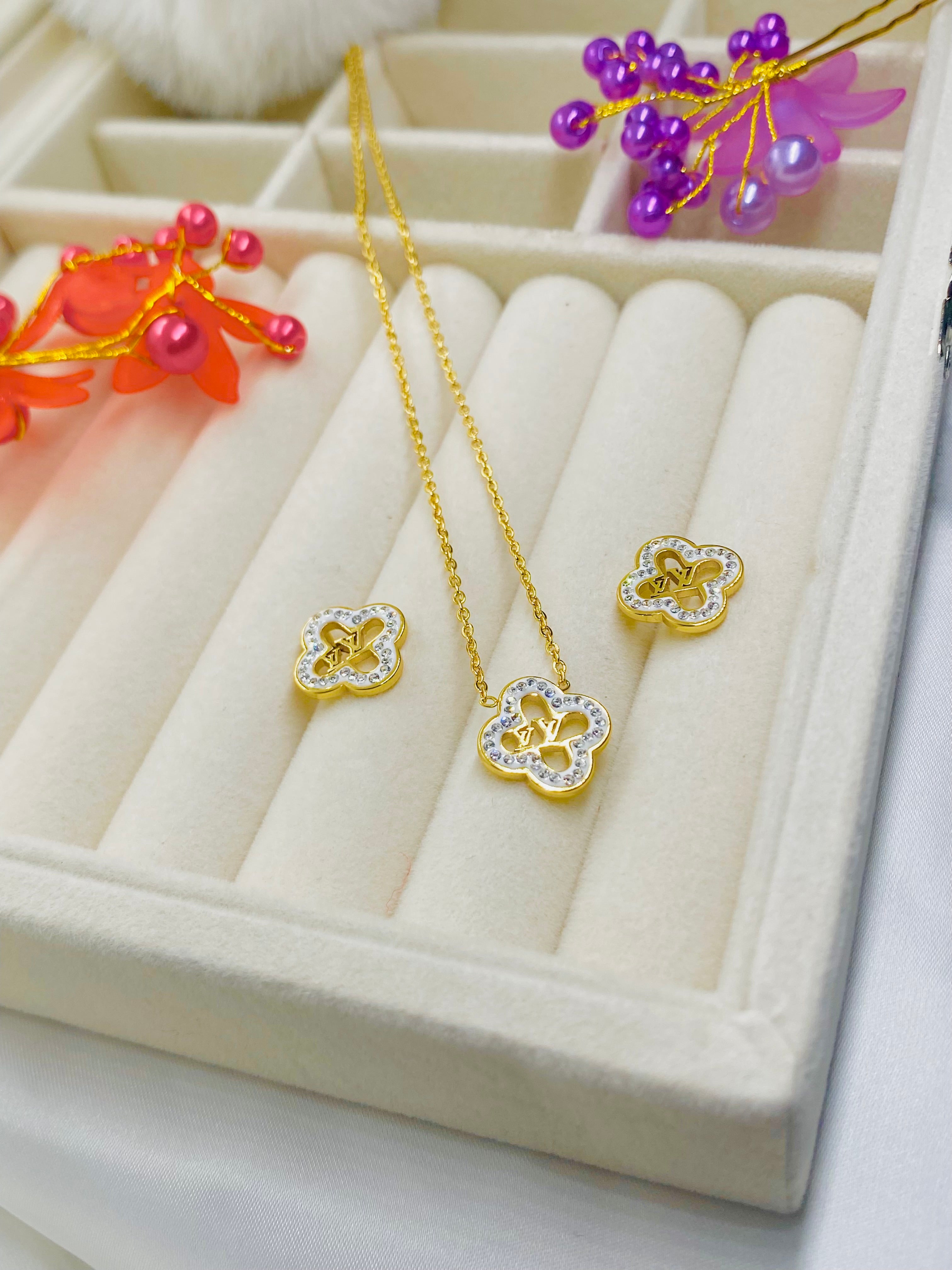 Luxe Quatrefoil Signature Pendant & Earring Set