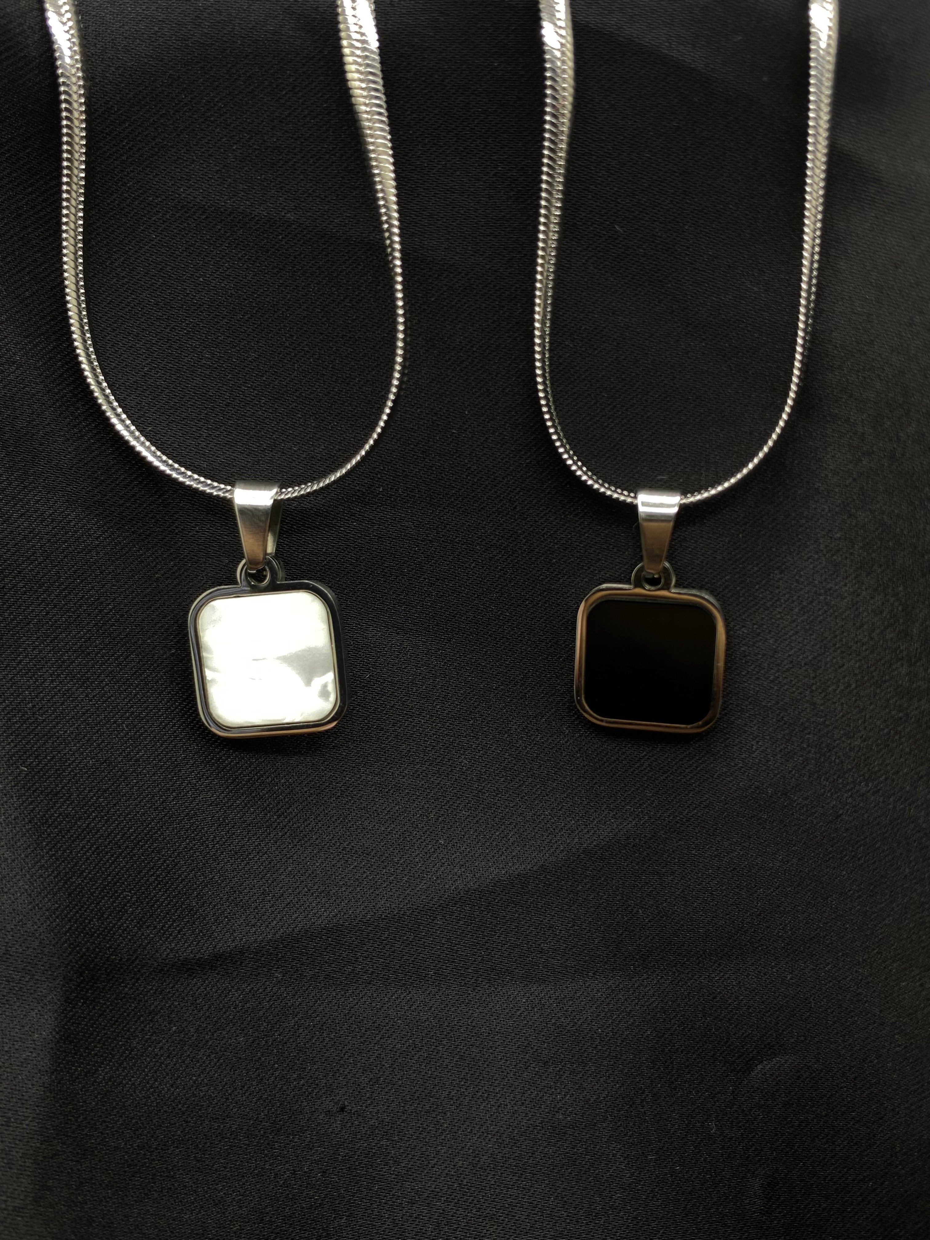 Reversible Charm: Dual-Tone Pendant Necklace Set