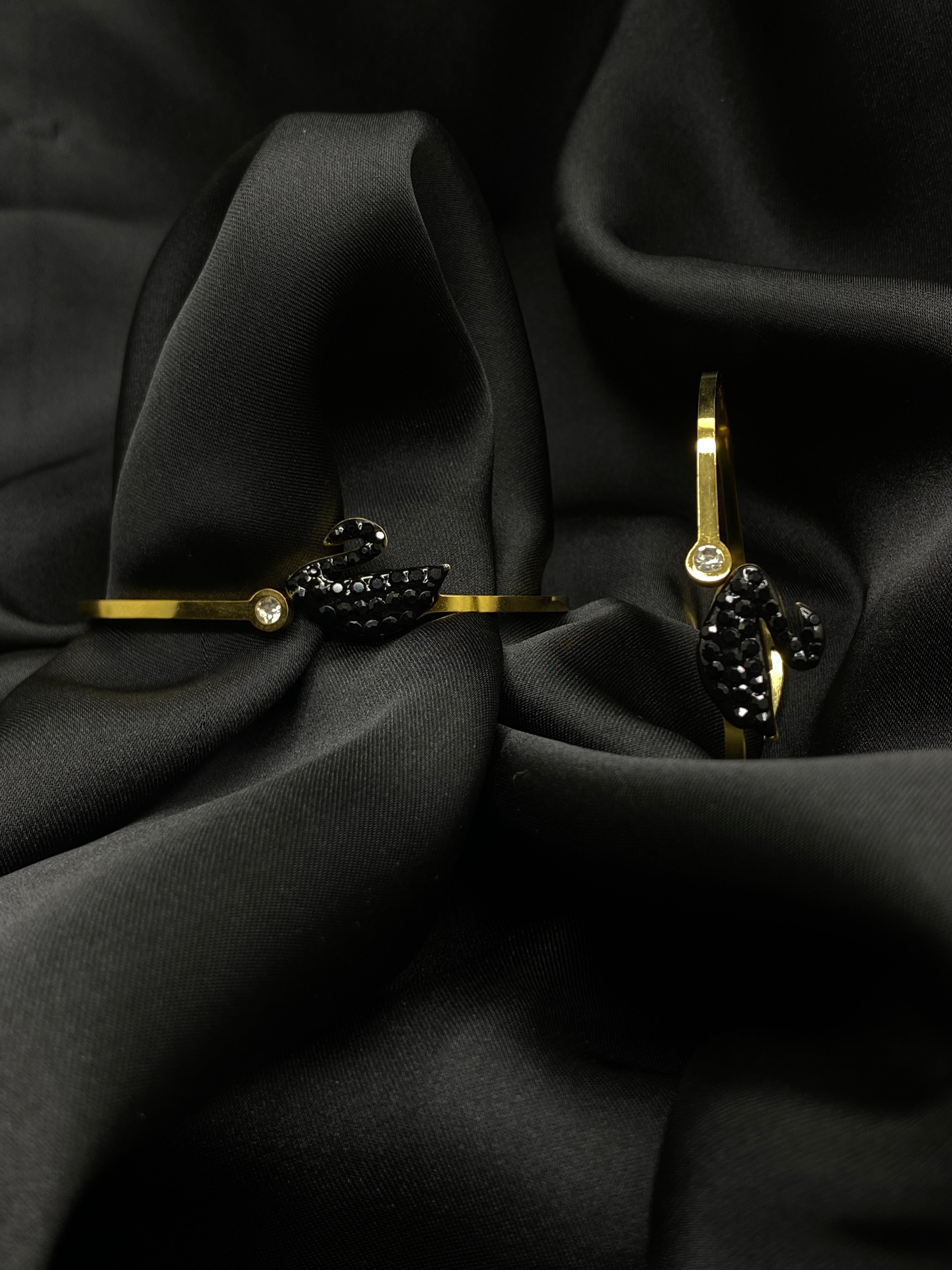 Elegant Black Swan Gold-Plated Bracelet