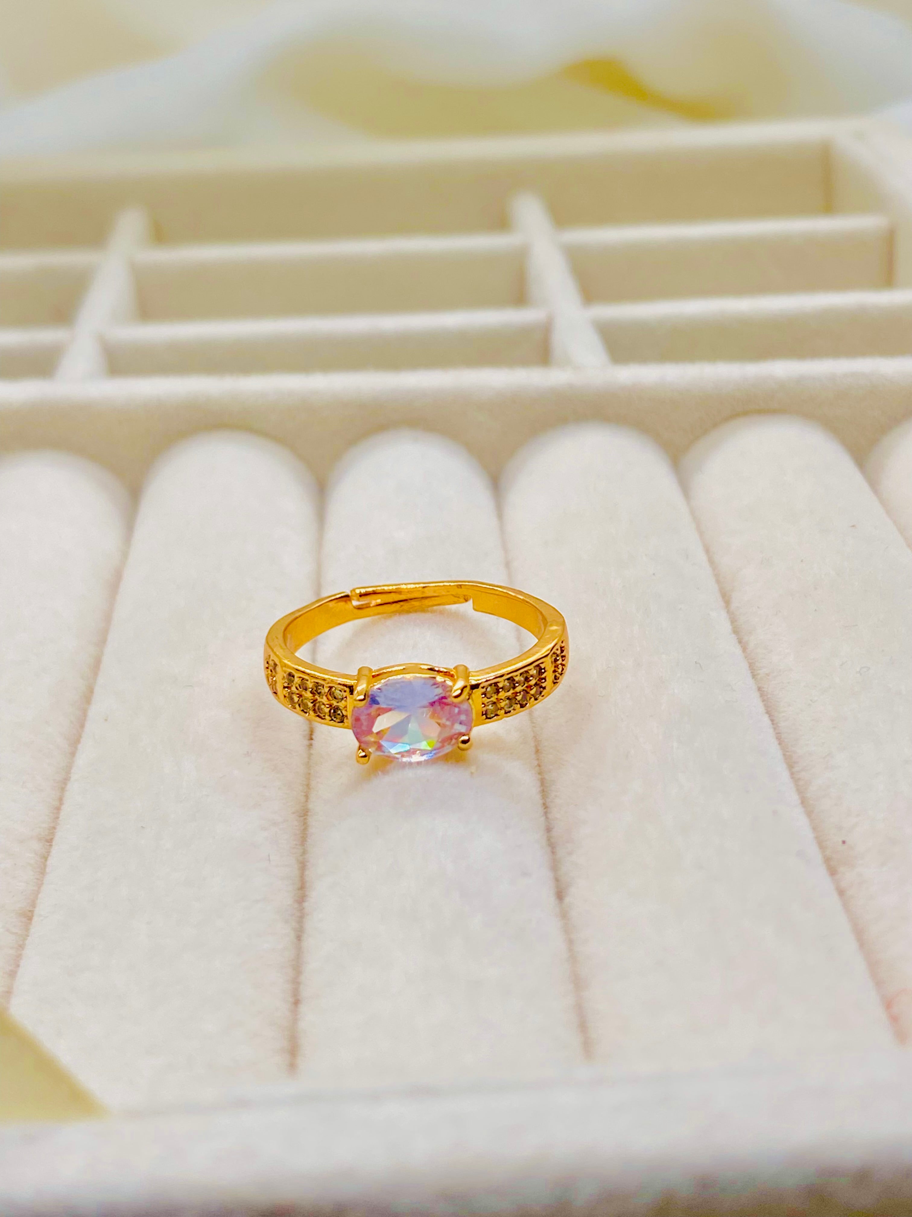 Elegant Gold-Plated Ring with Brilliant White Gemstone