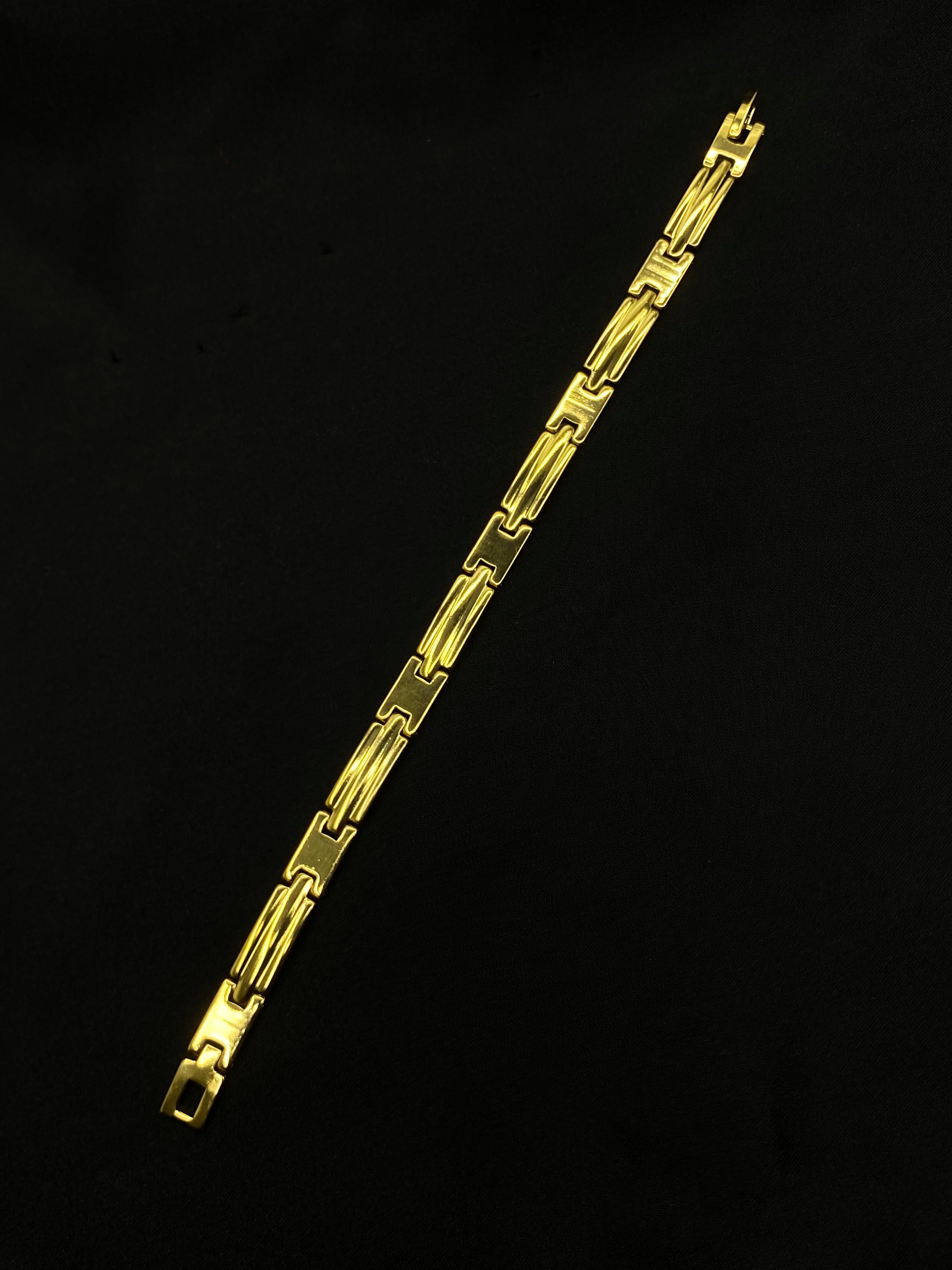 Sleek Gold-Plated Geometric Link Bracelet