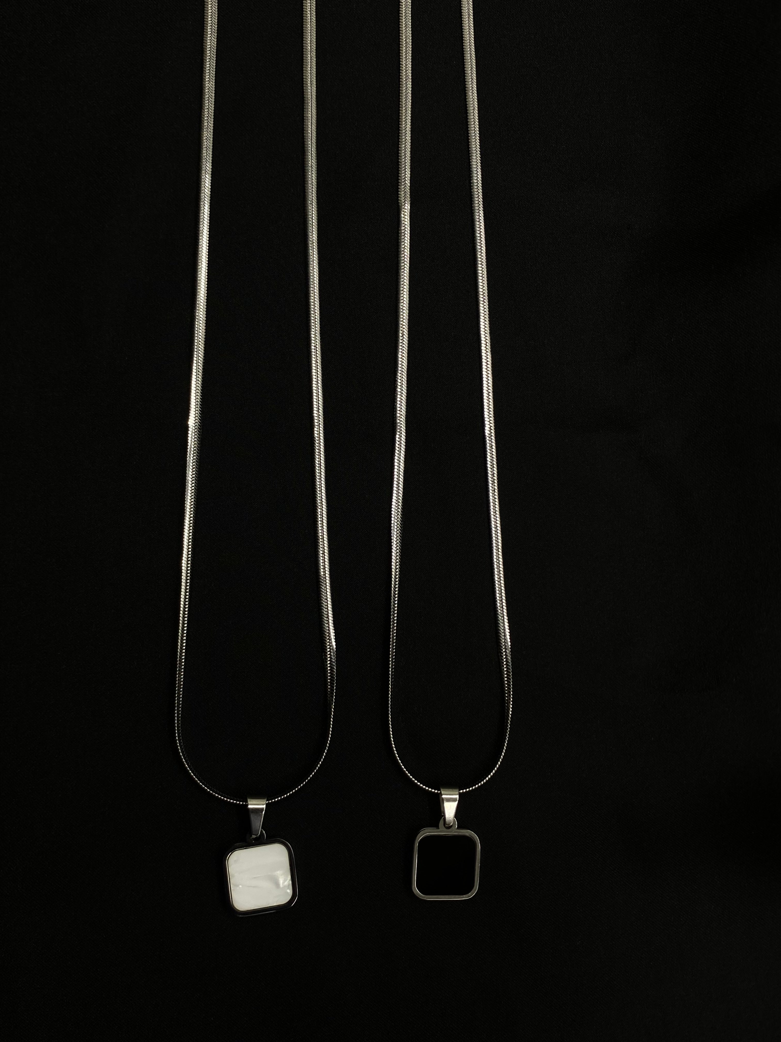 Reversible Charm: Dual-Tone Pendant Necklace Set