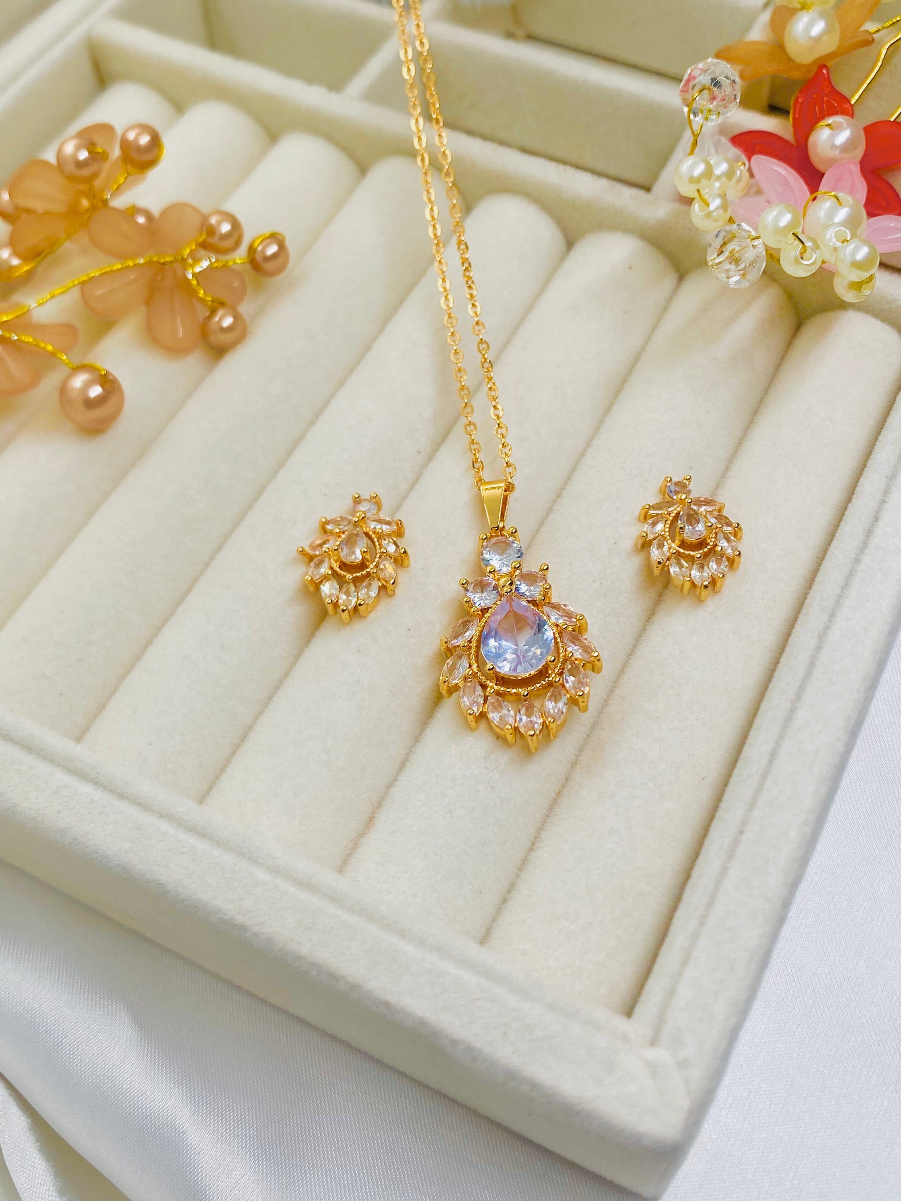 Crystal Teardrop Sparkle Necklace & Earring Set