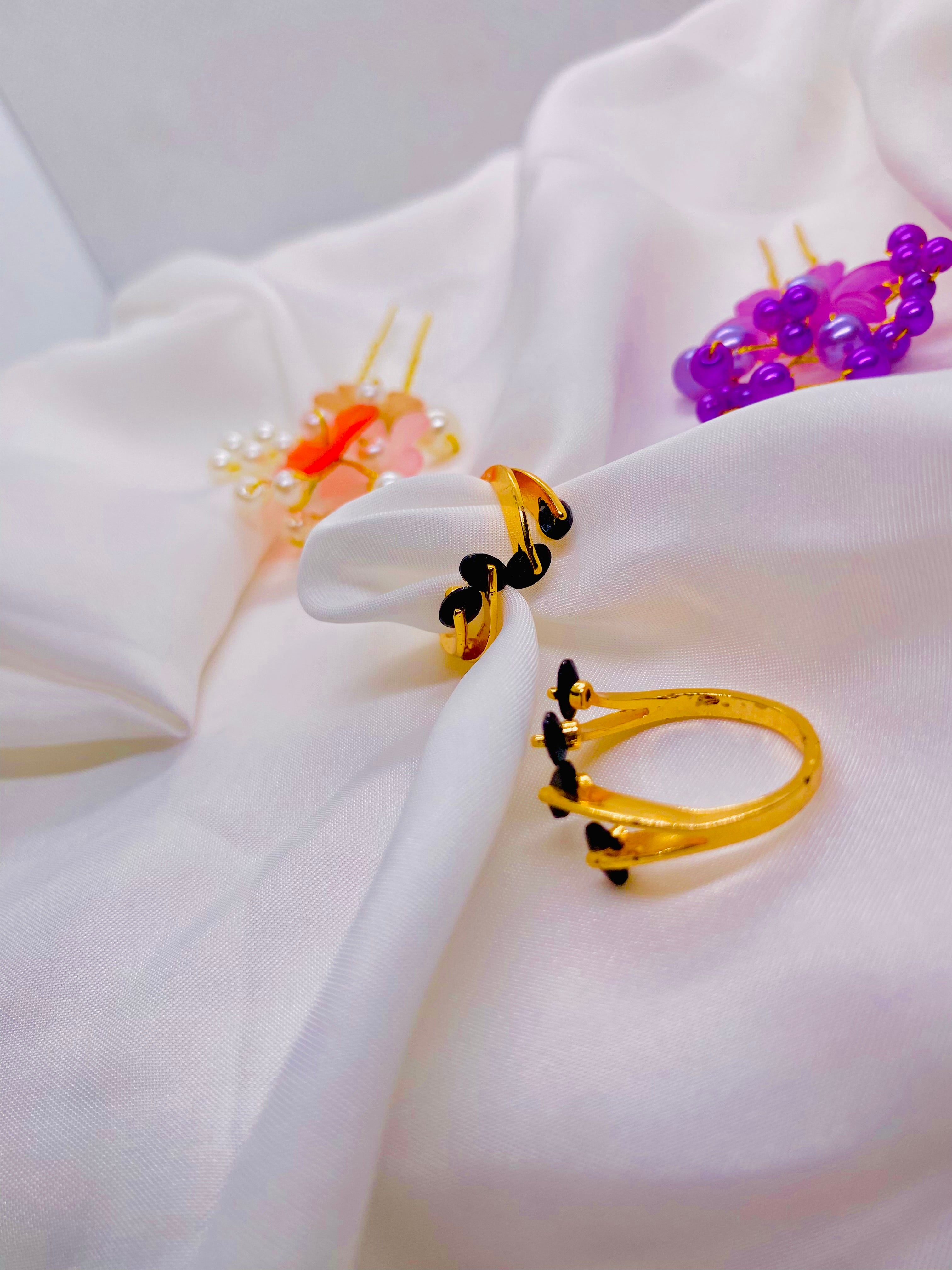 Golden Elegance – Black Heart Accent Rings