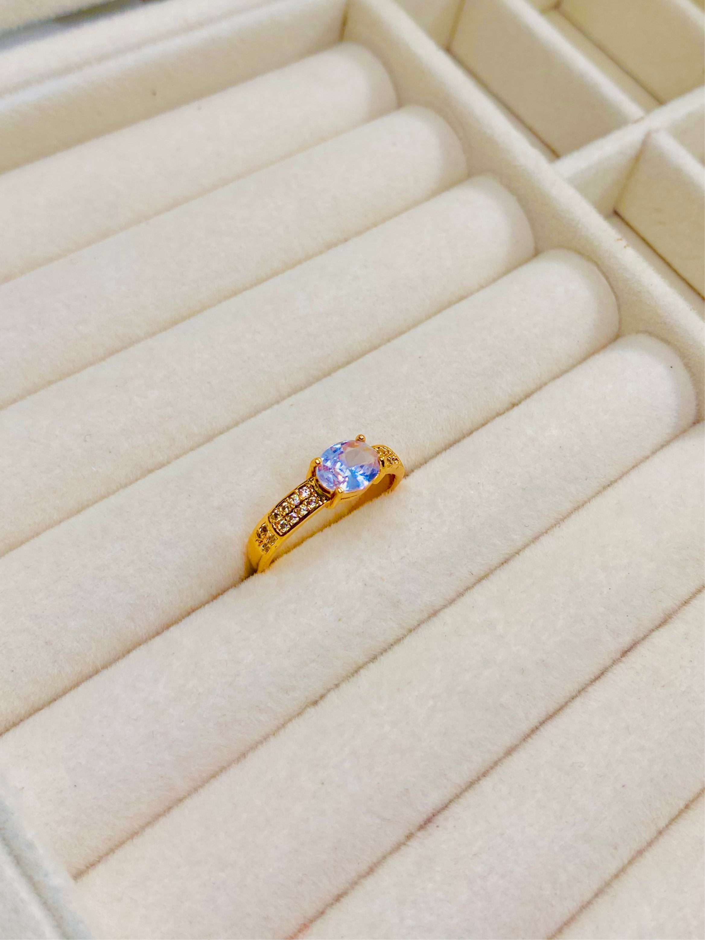 Elegant Gold-Plated Ring with Brilliant White Gemstone