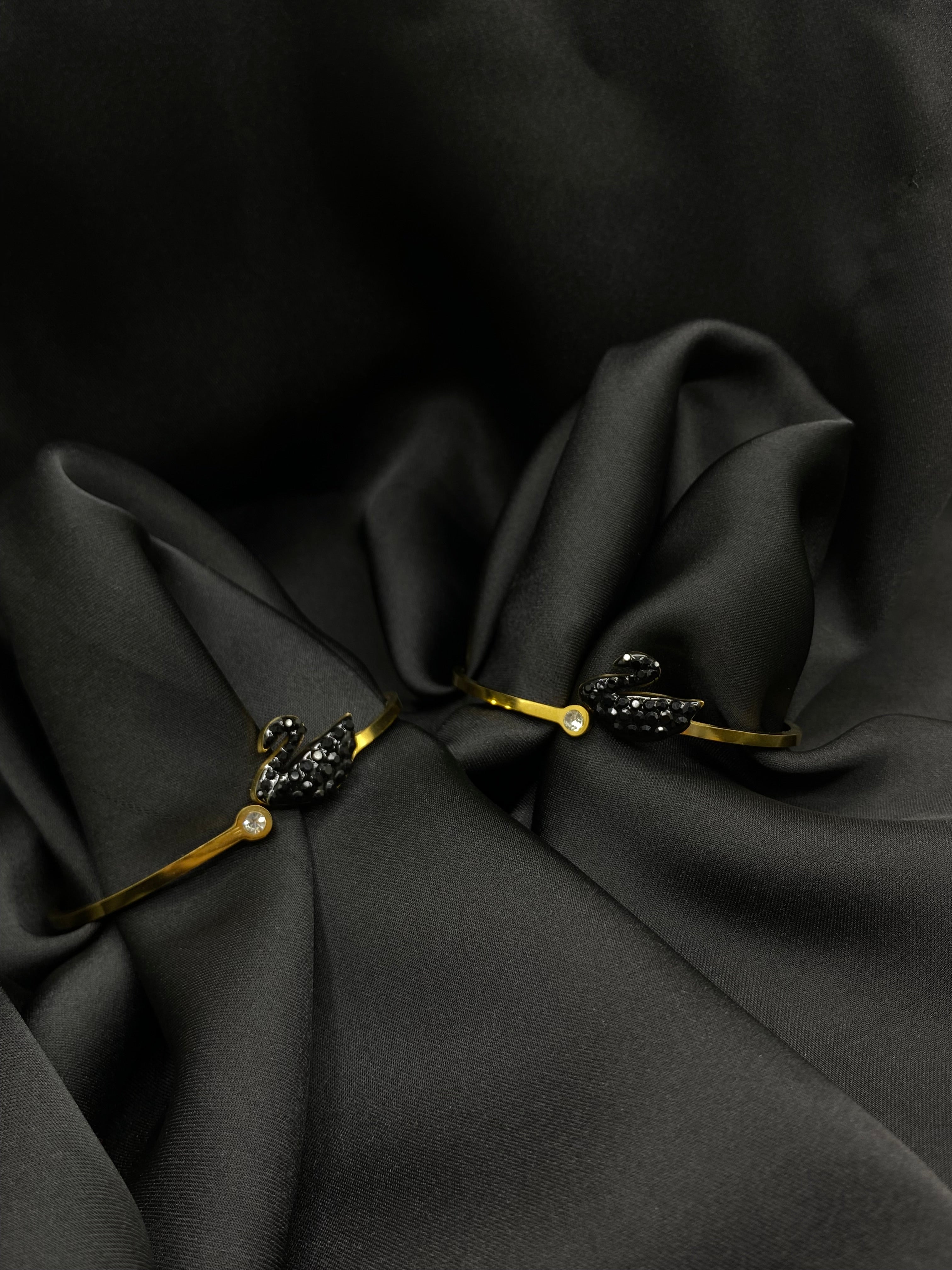 Elegant Black Swan Gold-Plated Bracelet