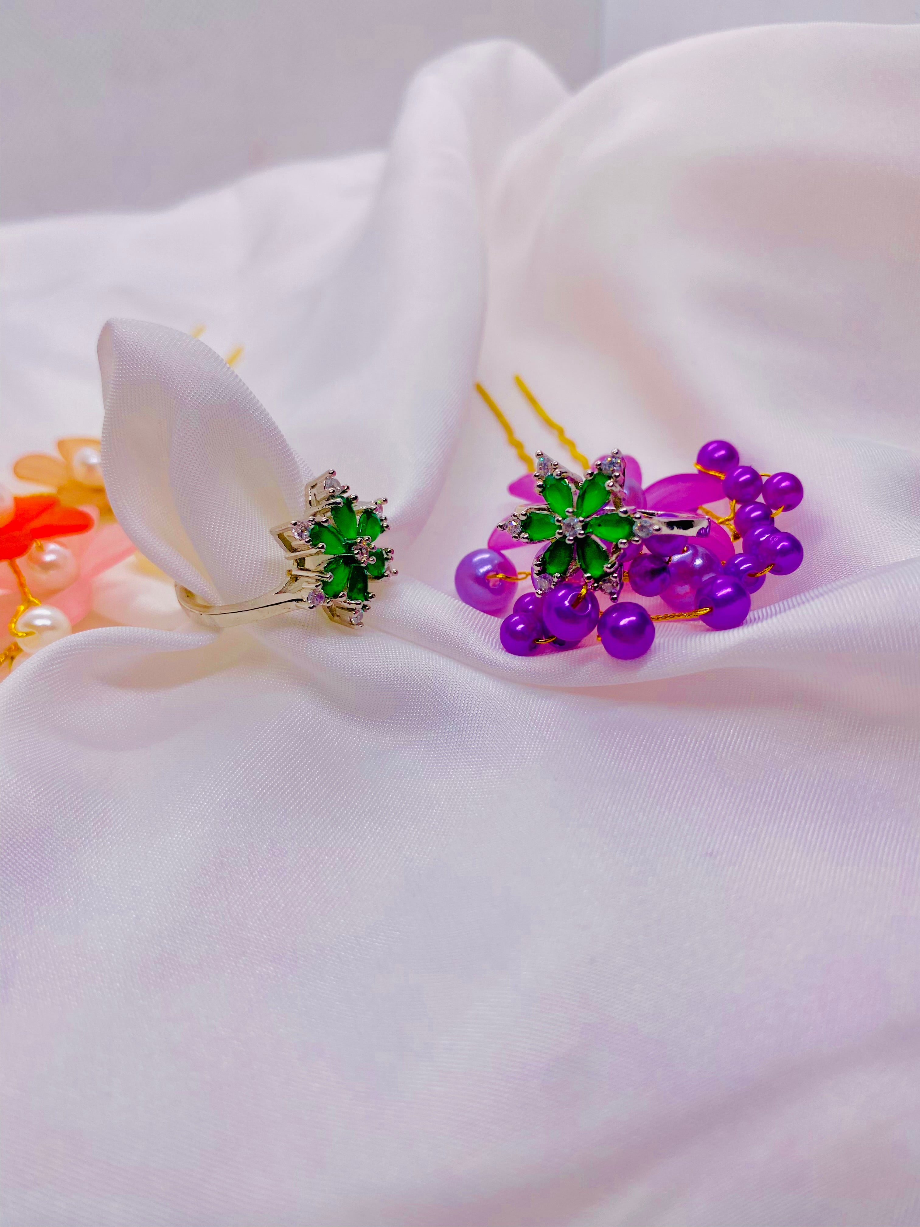 Dazzling Silver Floral Ring with Emerald Green Petals
