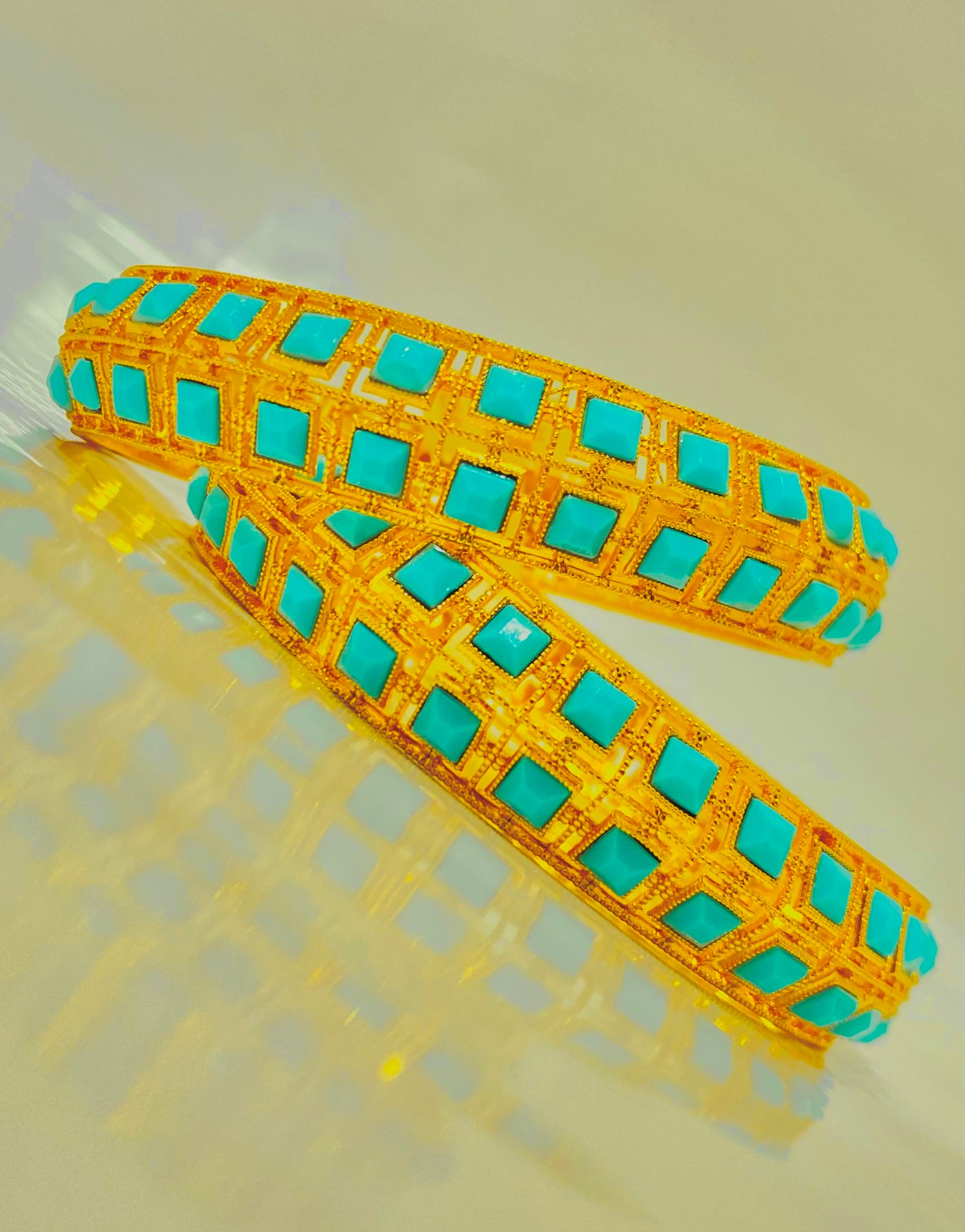 Exquisite Gold and Turquoise Bangles – A Fusion of Tradition and Elegance