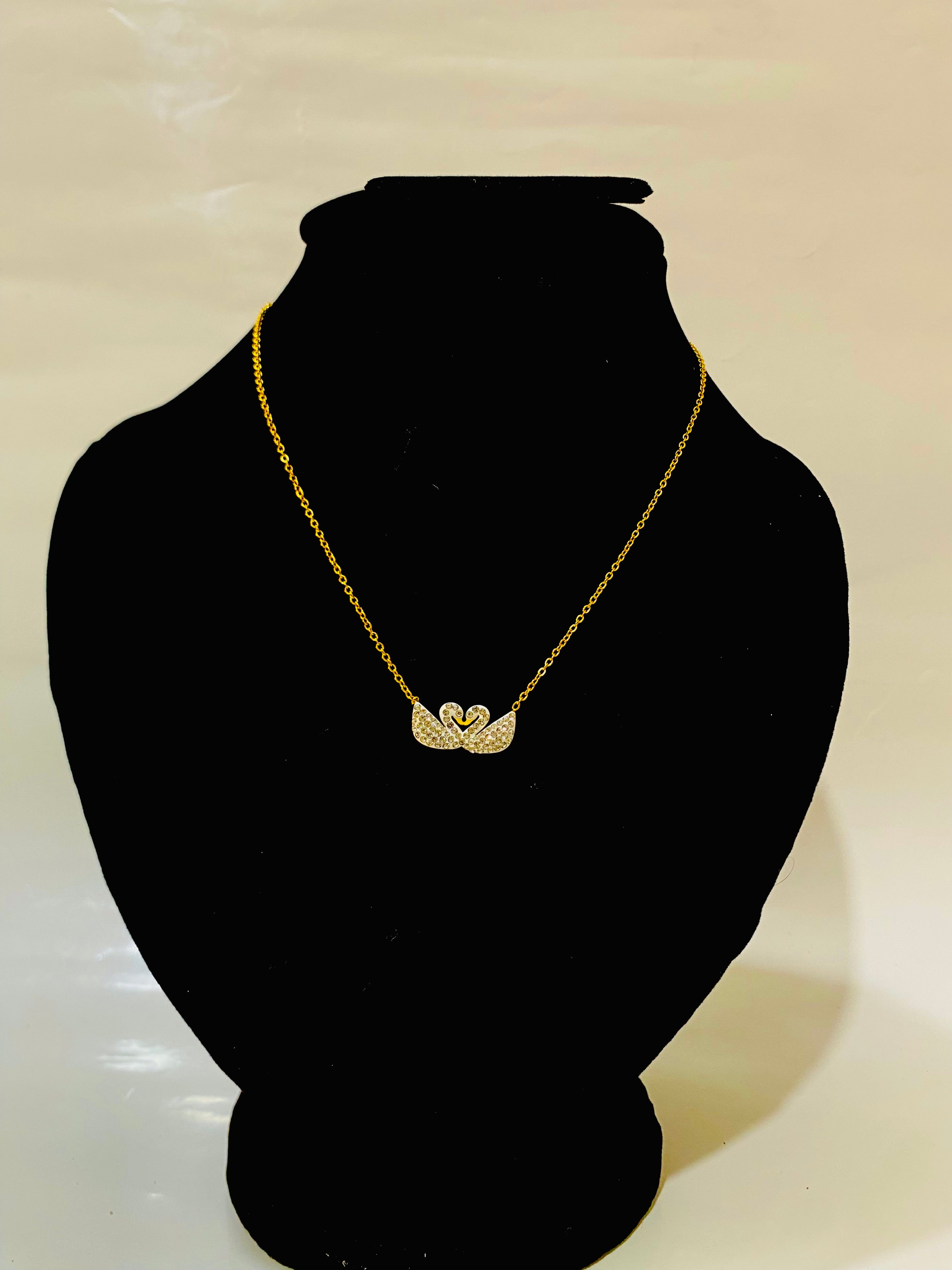 Elegant Gold Necklace with Swan-Inspired Pendant
