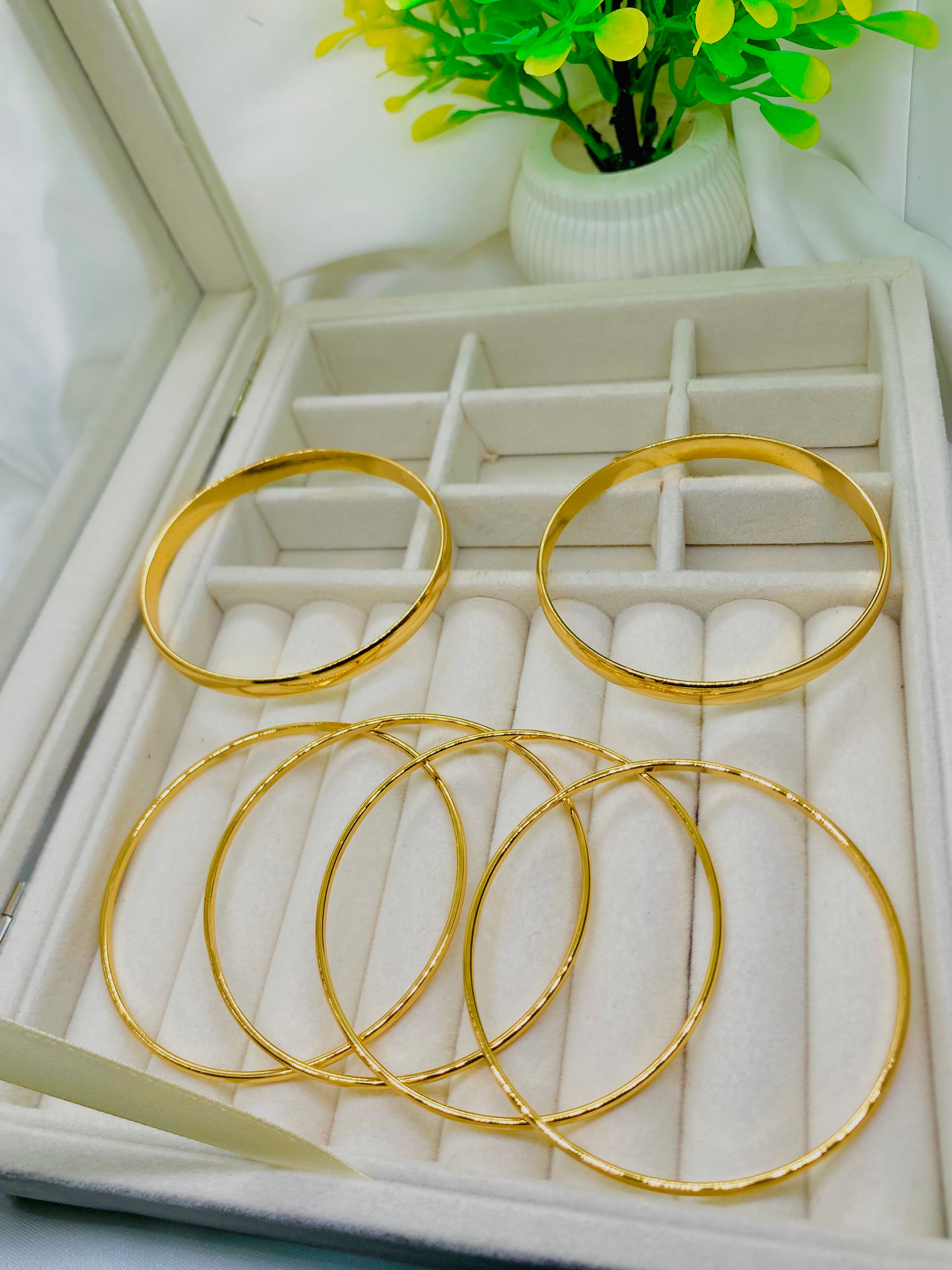 Elegant Gold Bangles Set — Combination of Slim and Thick Designs