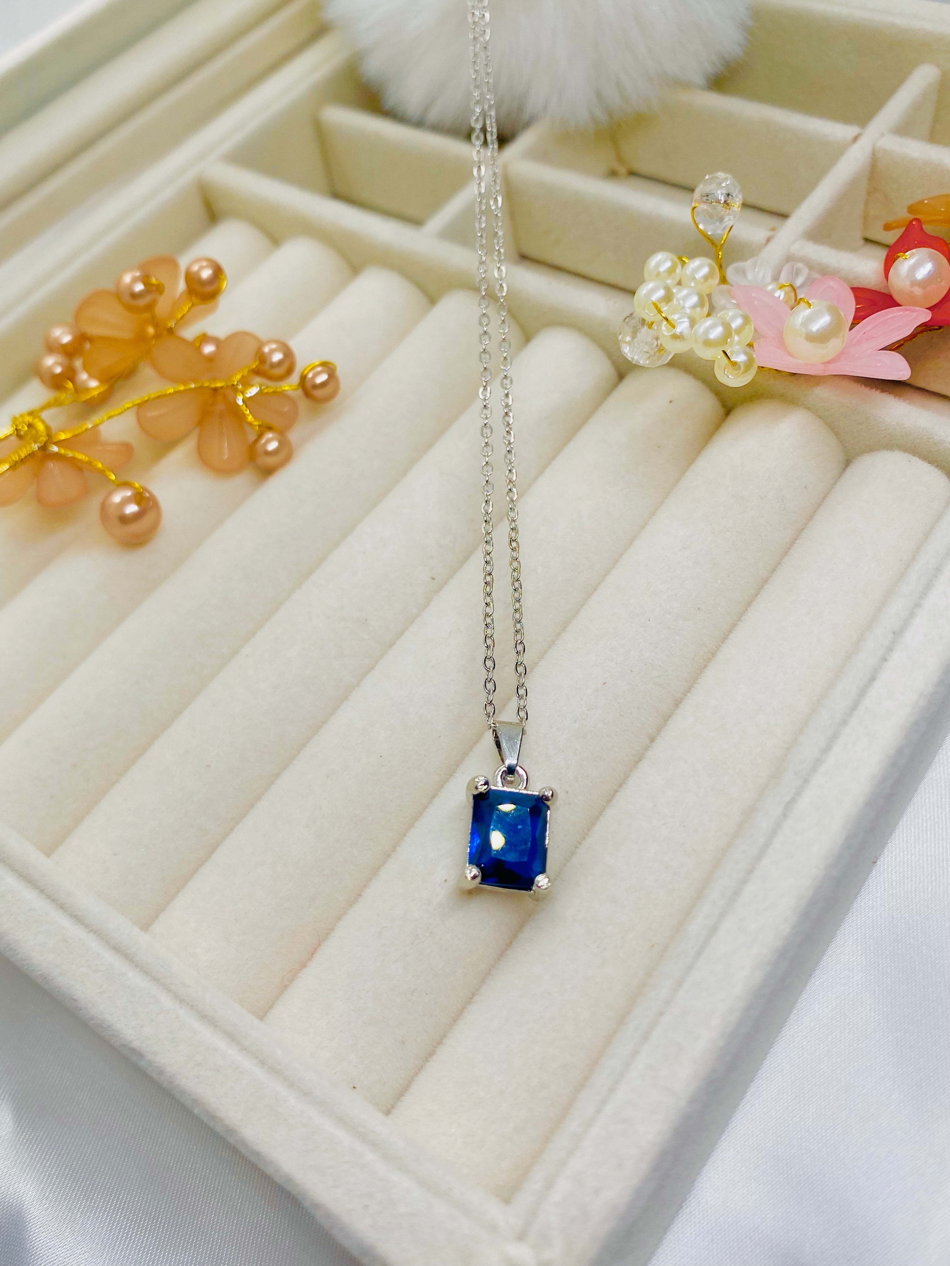 Royal Blue Solitaire Pendant Necklace in Silver Setting
