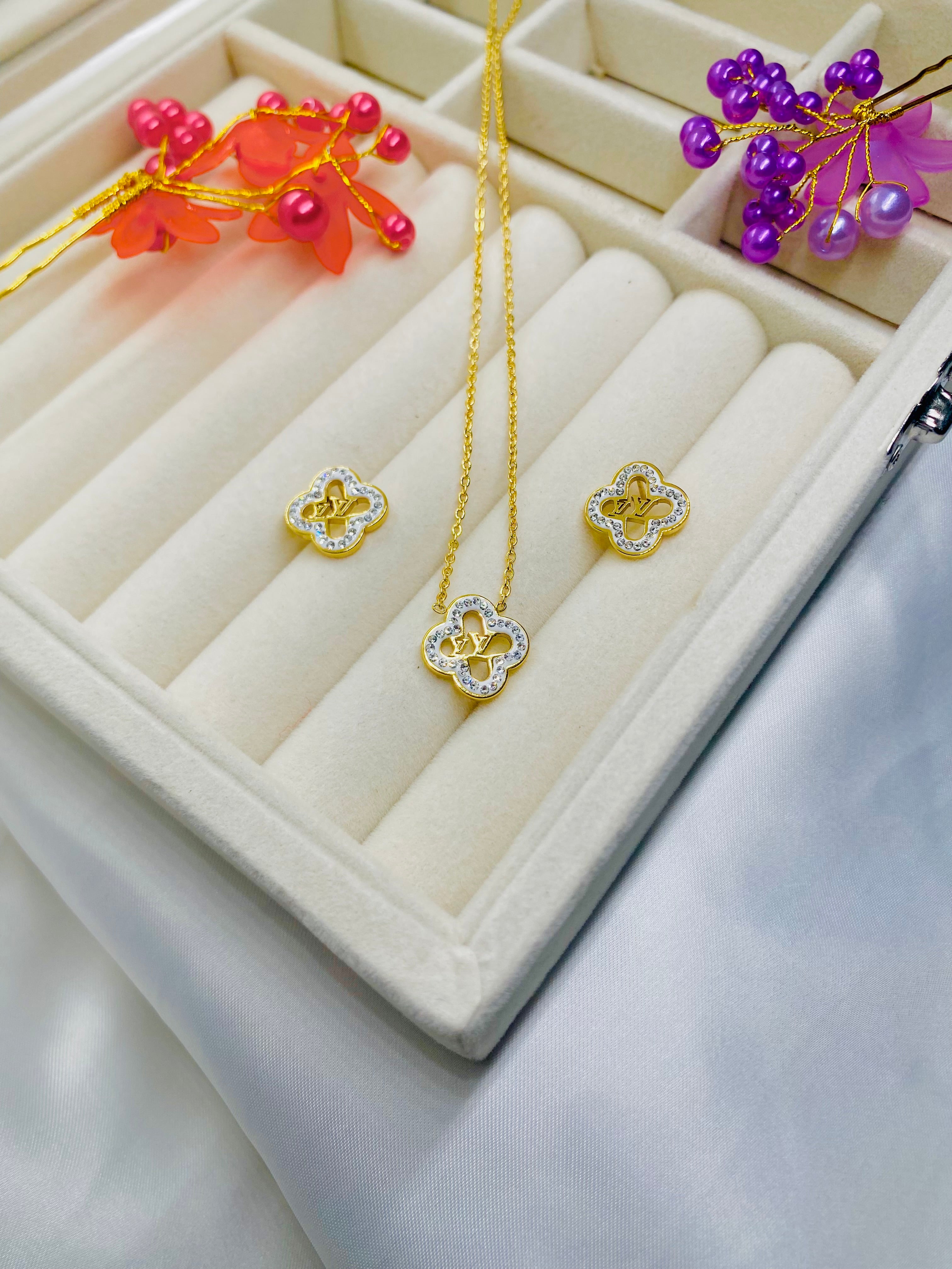 Luxe Quatrefoil Signature Pendant & Earring Set