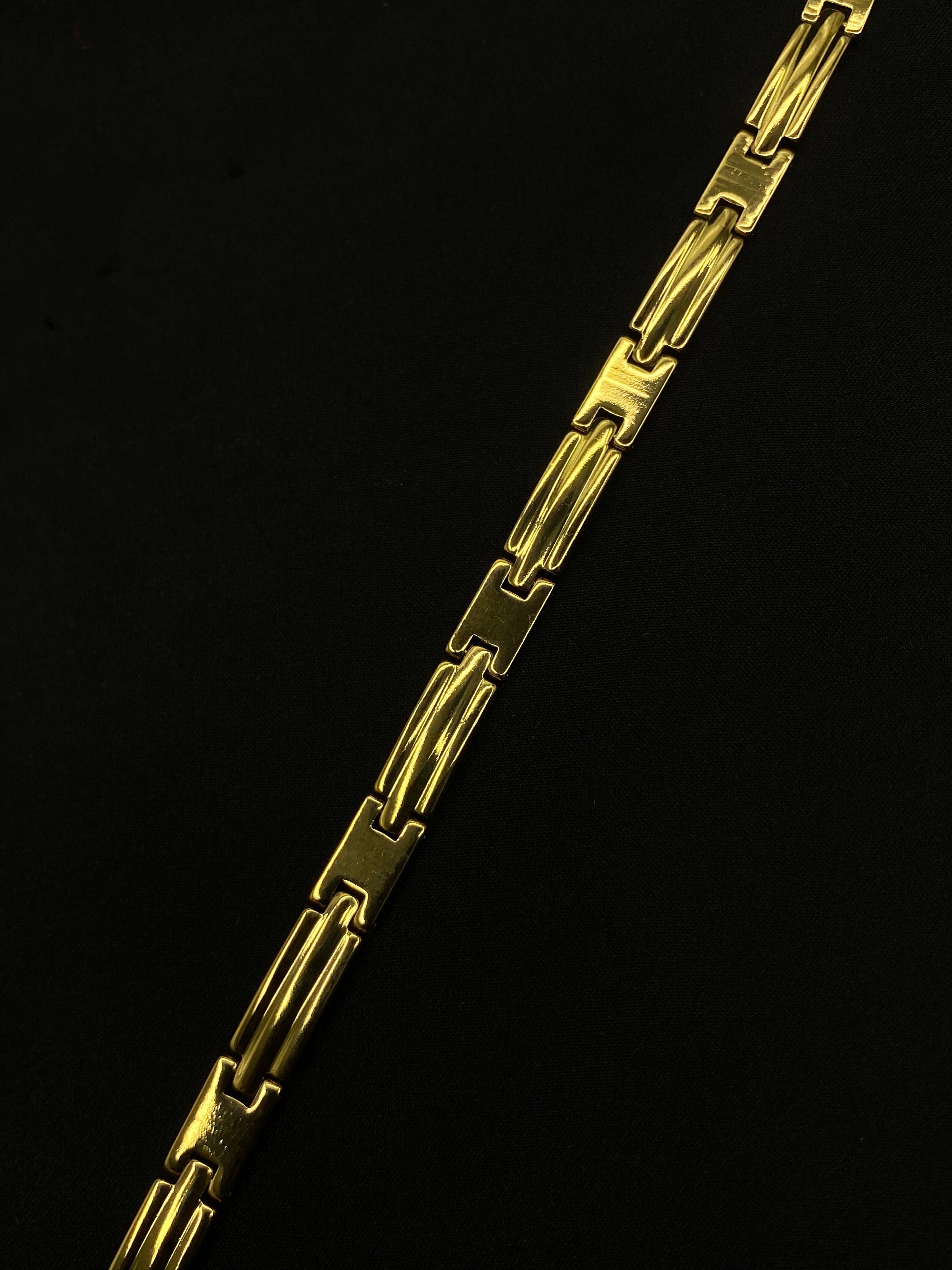 Sleek Gold-Plated Geometric Link Bracelet