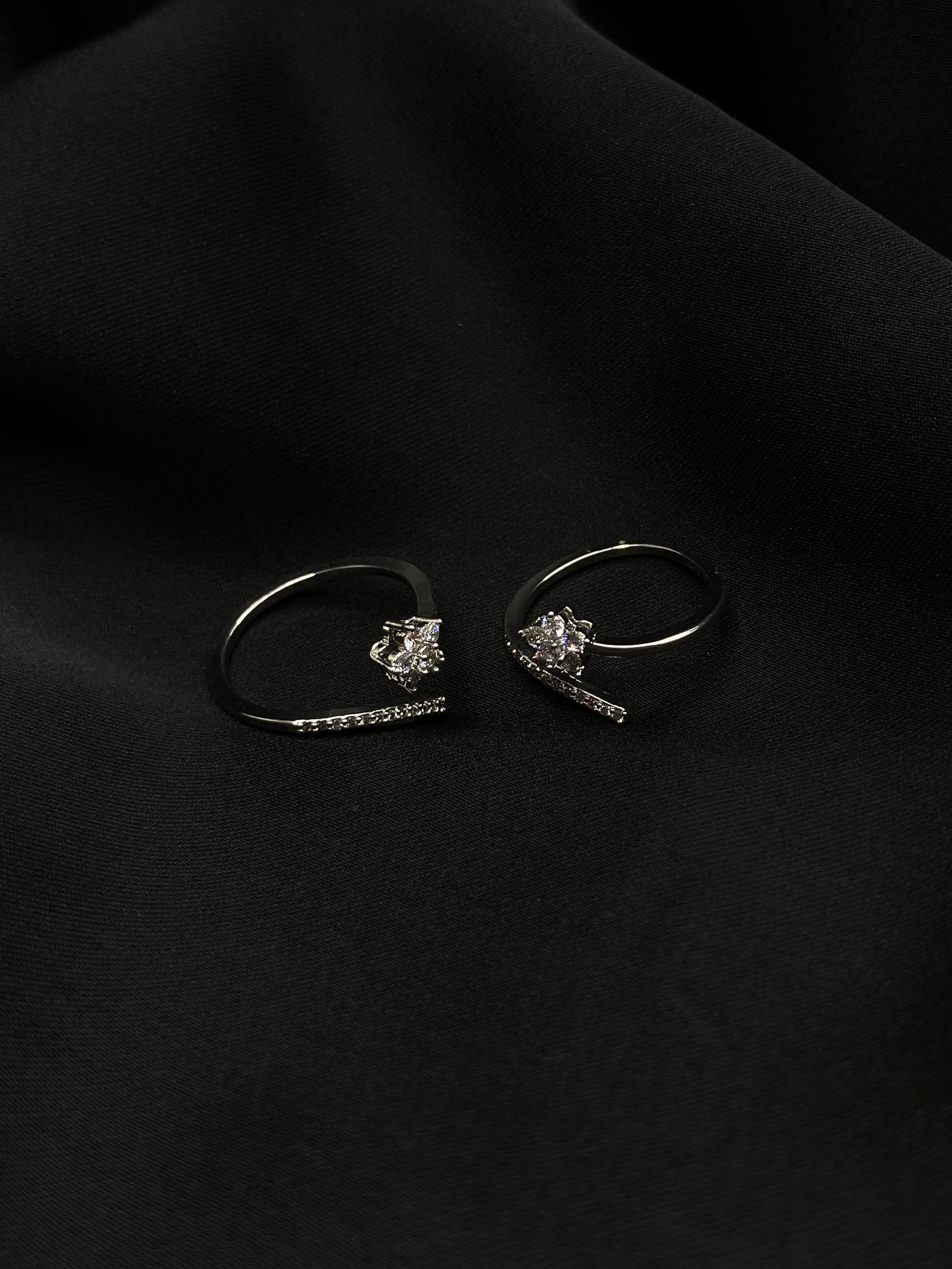 Floral Elegance: Diamond Flower Ring