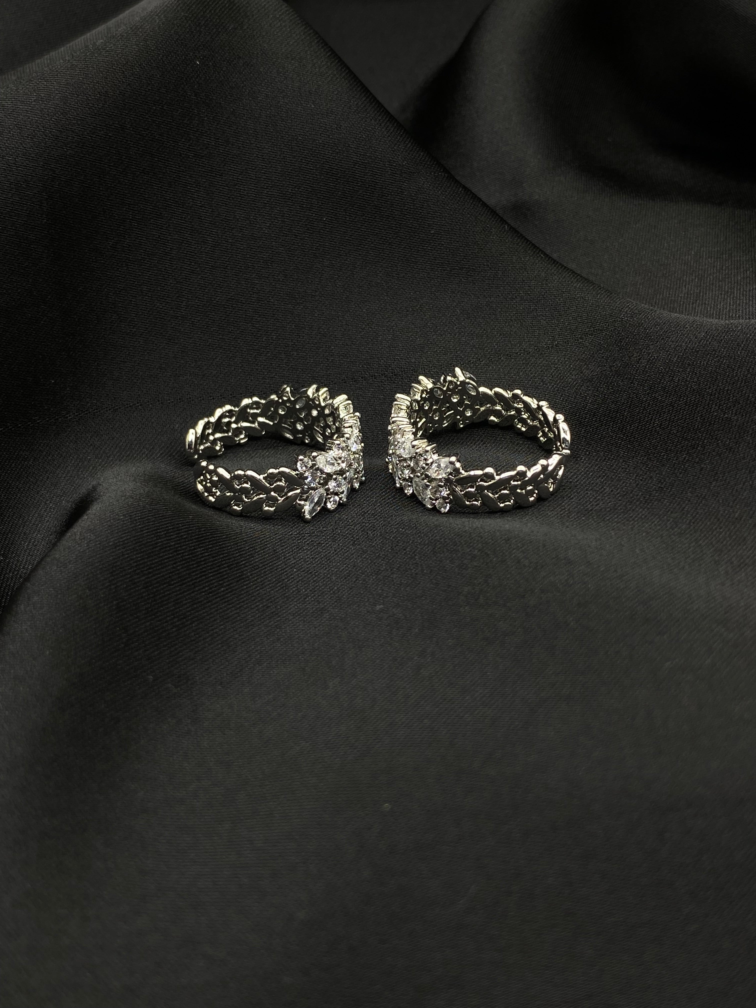 Elegant Crystal-Encrusted Adjustable Ring