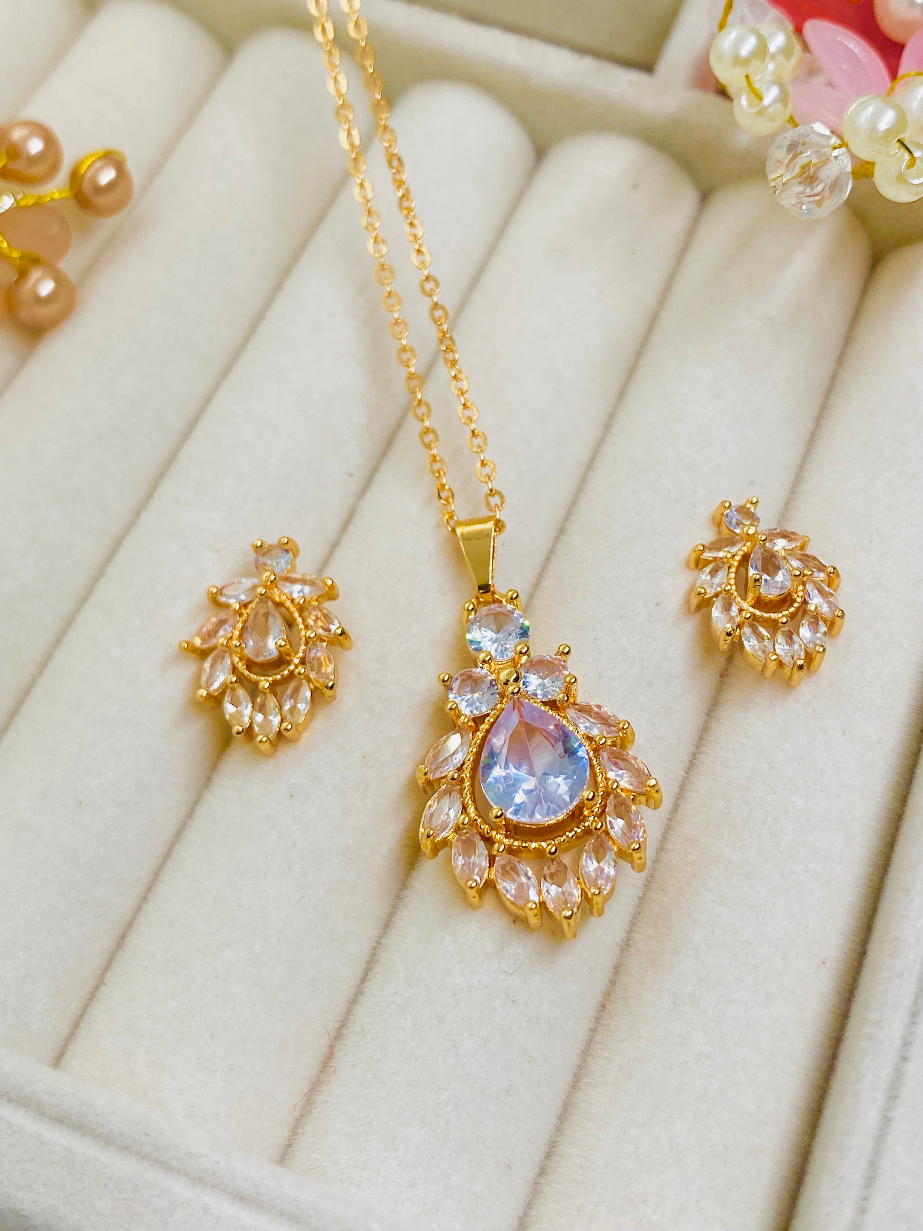 Crystal Teardrop Sparkle Necklace & Earring Set