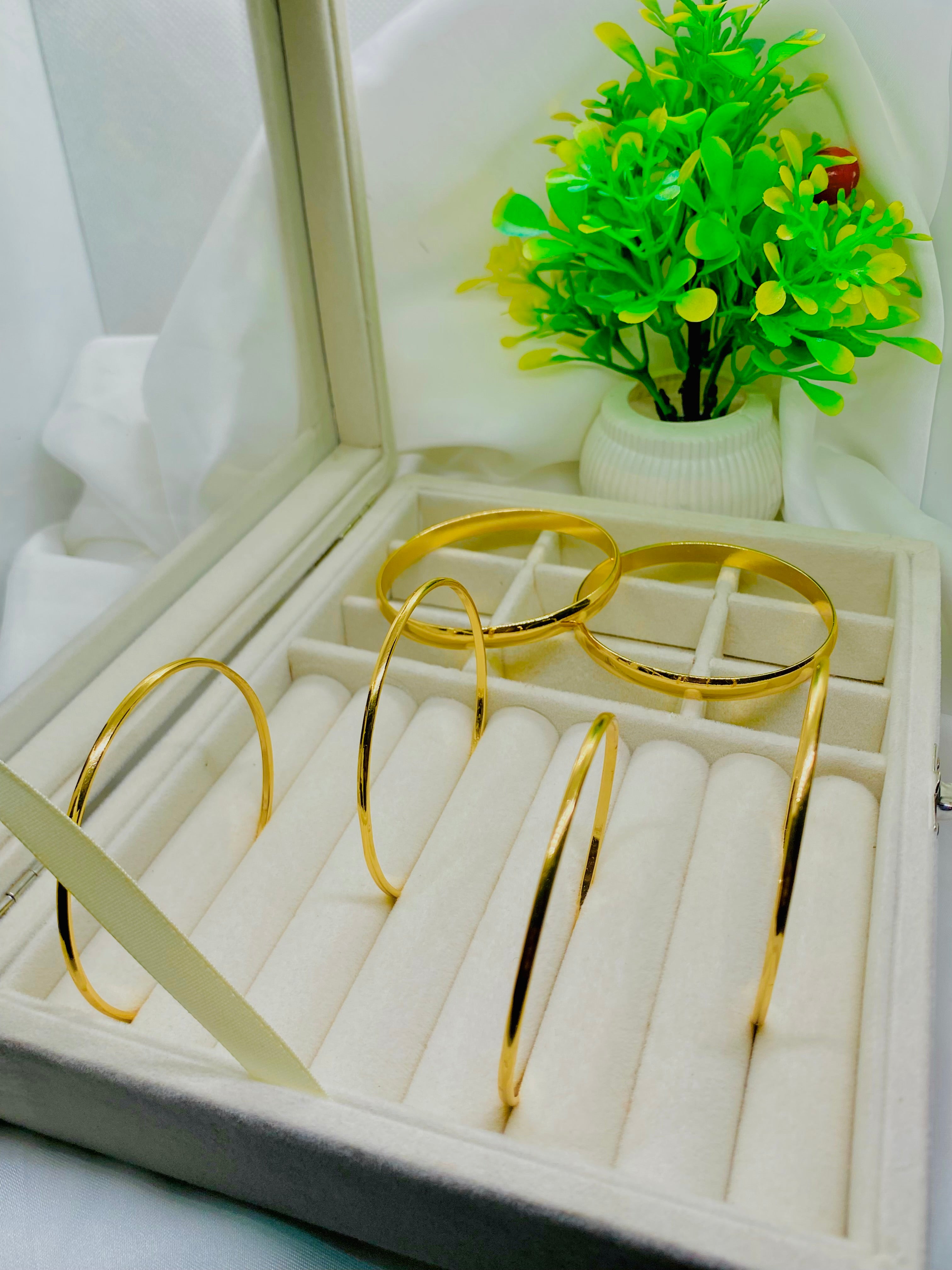Elegant Gold Bangles Set — Combination of Slim and Thick Designs
