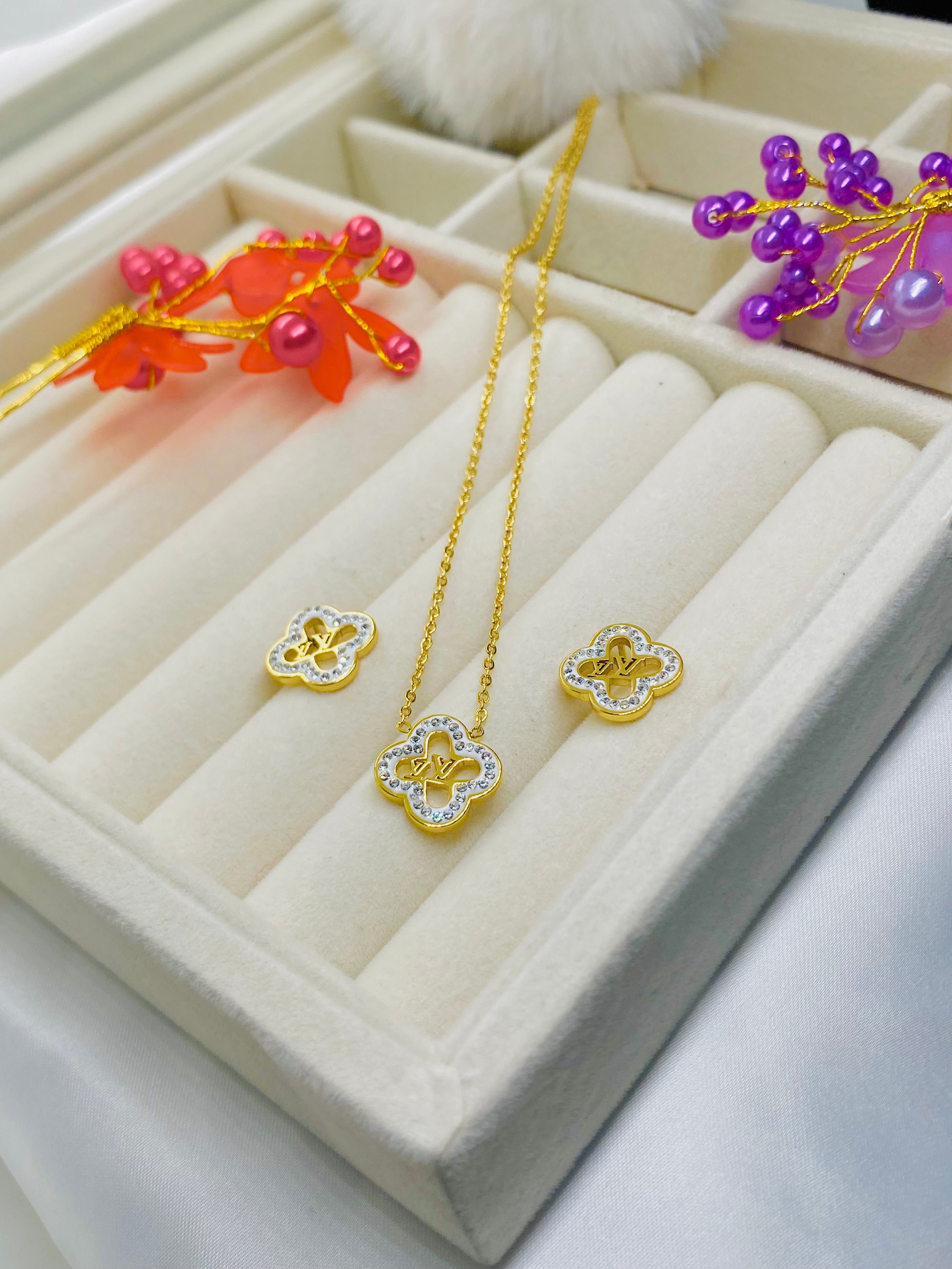 Luxe Quatrefoil Signature Pendant & Earring Set