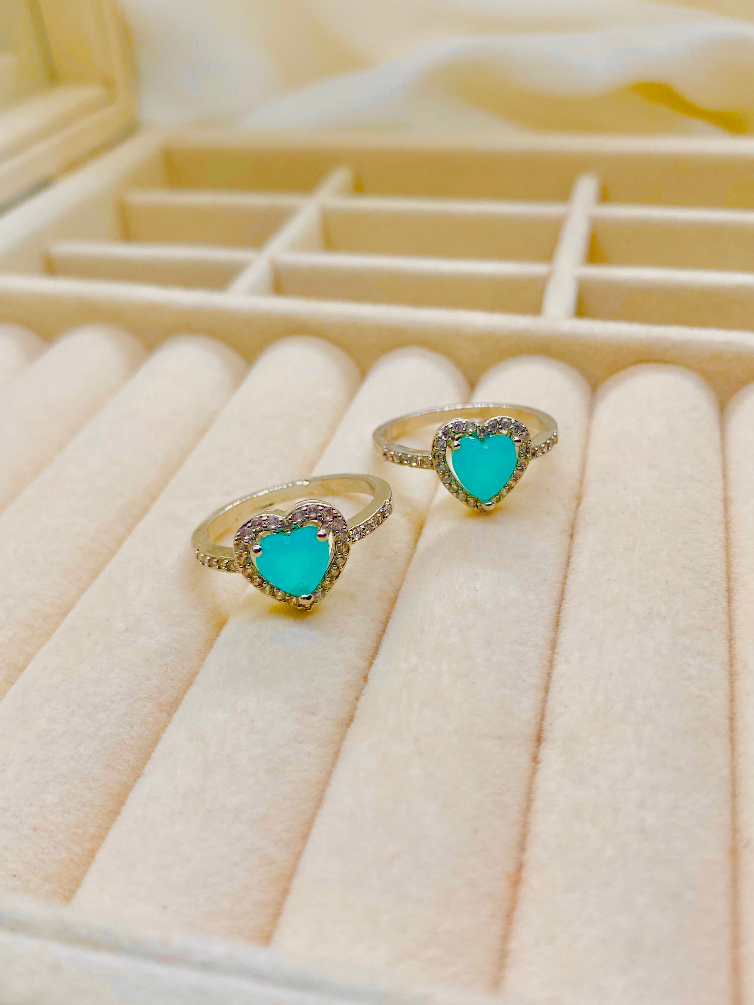 Elegant Silver Heart-Shaped Turquoise Gemstone Ring