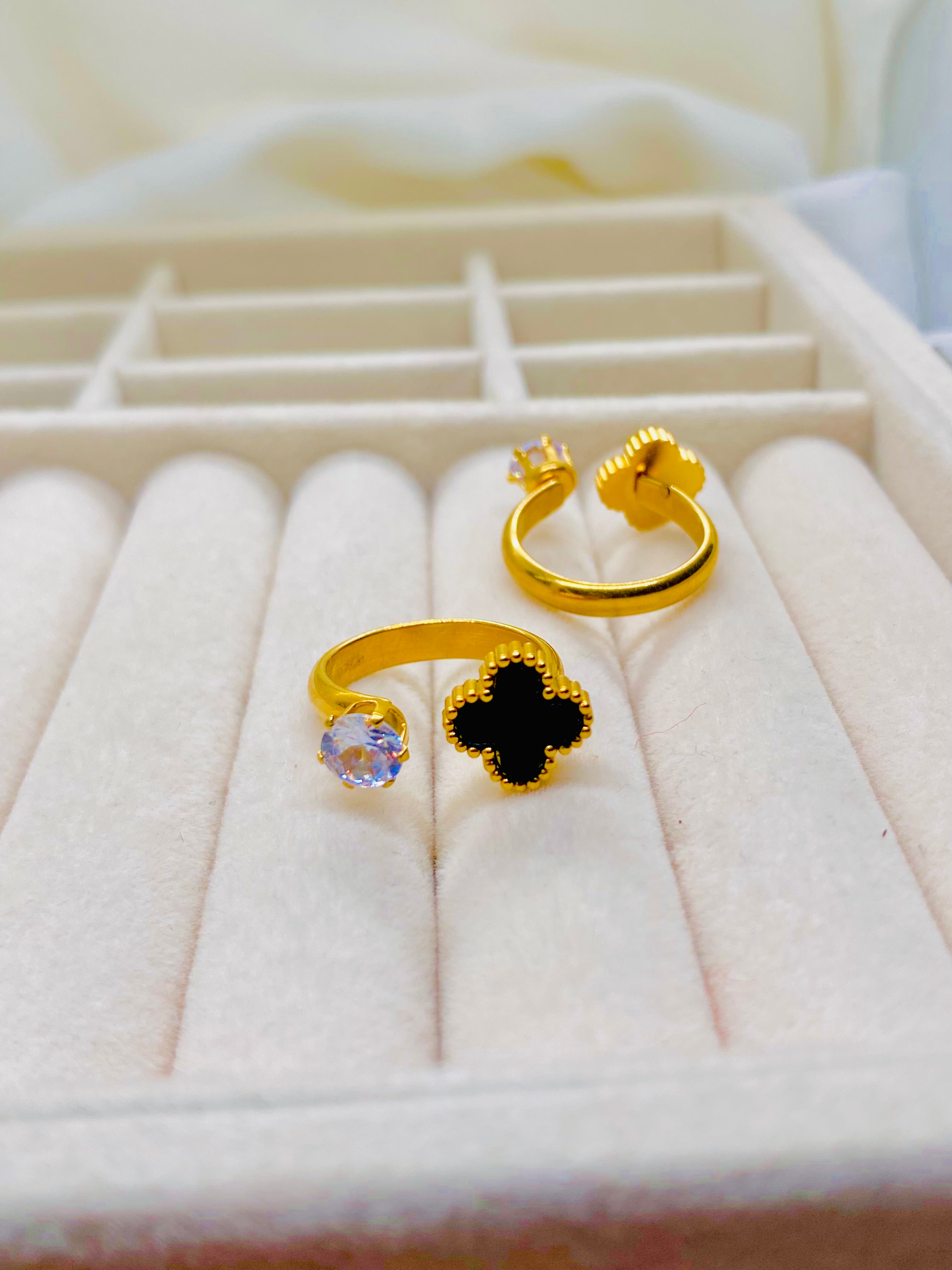 Chic Dual Design Gold Rings – Crystal & Clover Motif