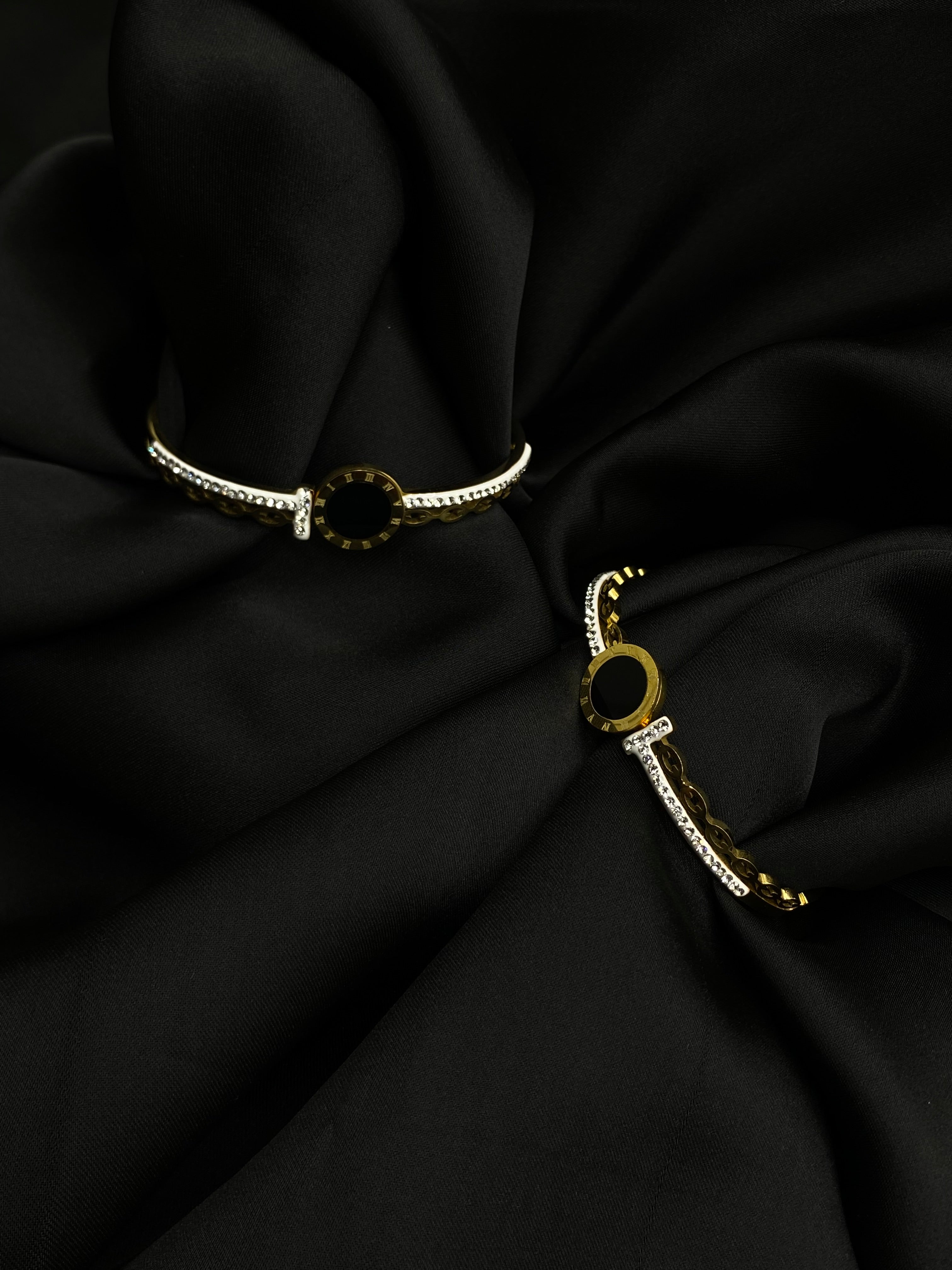 Elegant Round Black & Gold Bracelet