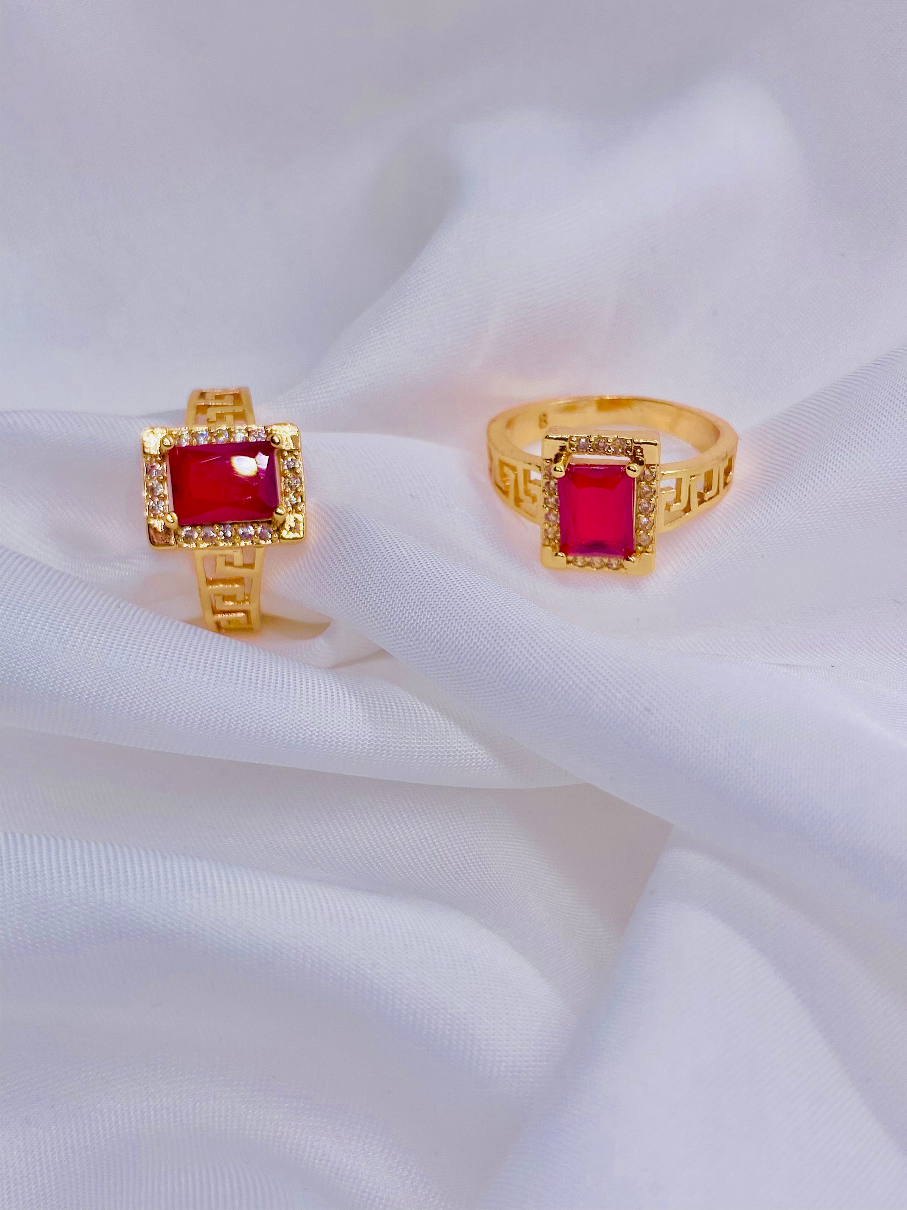 Elegant Gold Rings with Ruby Red Centerpiece and Diamond Accents