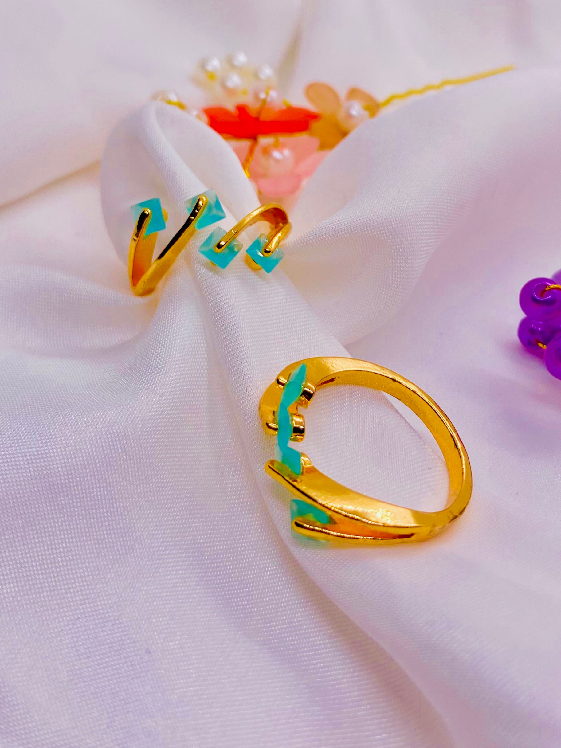 Chic Gold-Plated Ring with Turquoise Enamel Accents