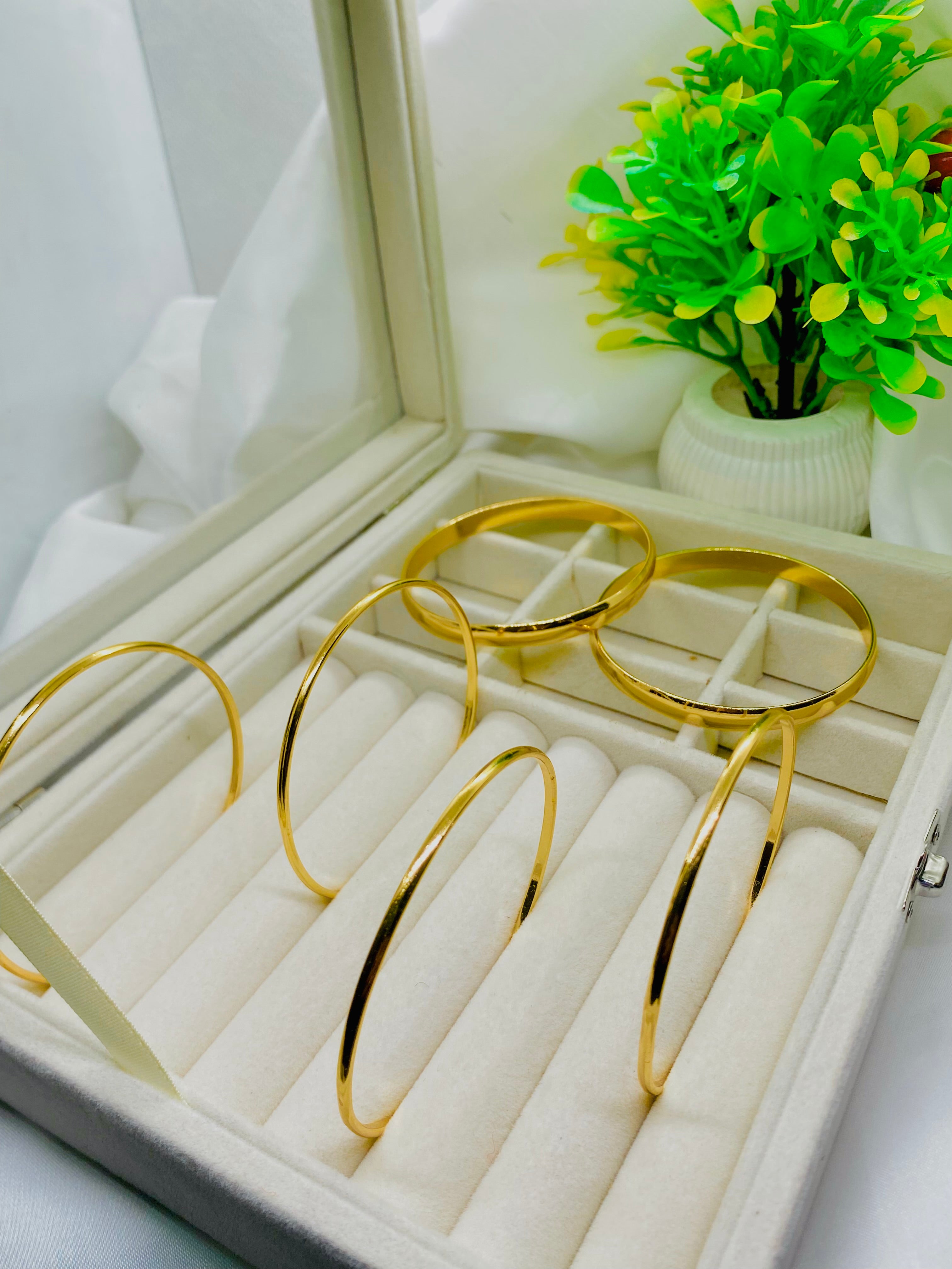 Elegant Gold Bangles Set — Combination of Slim and Thick Designs