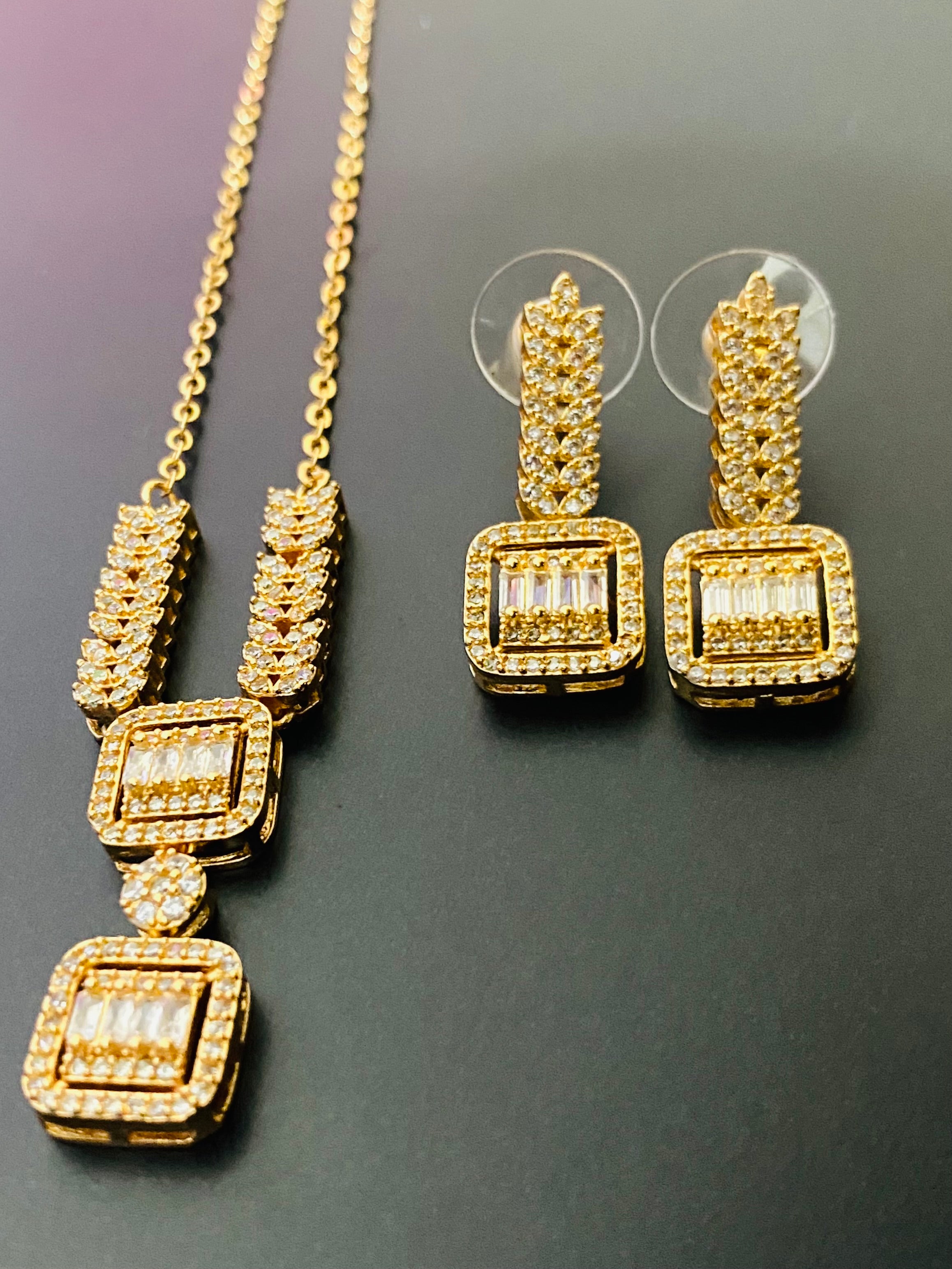 Elegant Gold-Plated Pendant Set with Sparkling Stones