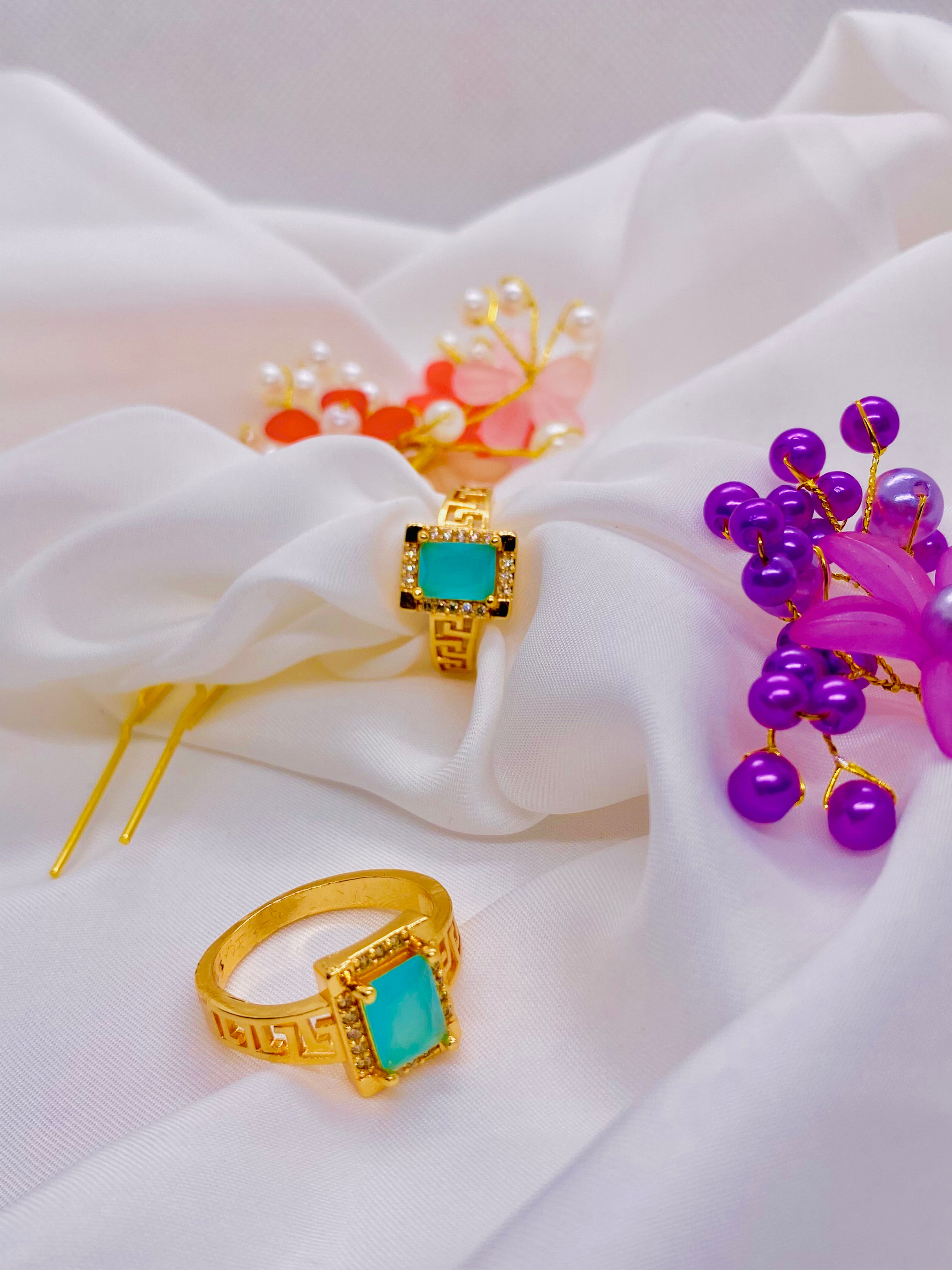 Elegant Turquoise Gemstone Gold Ring – Greek Key Design