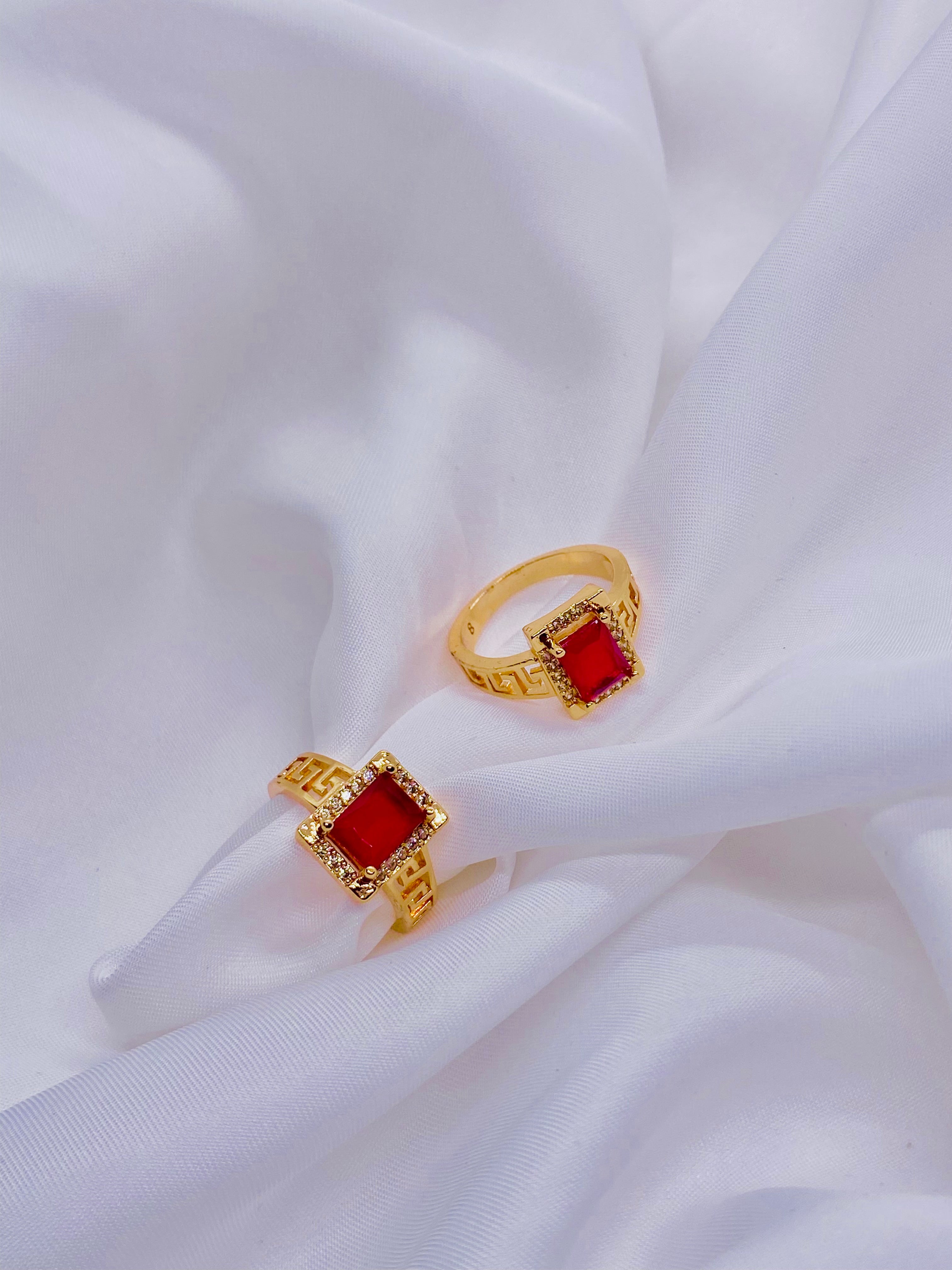 Elegant Gold Rings with Ruby Red Centerpiece and Diamond Accents