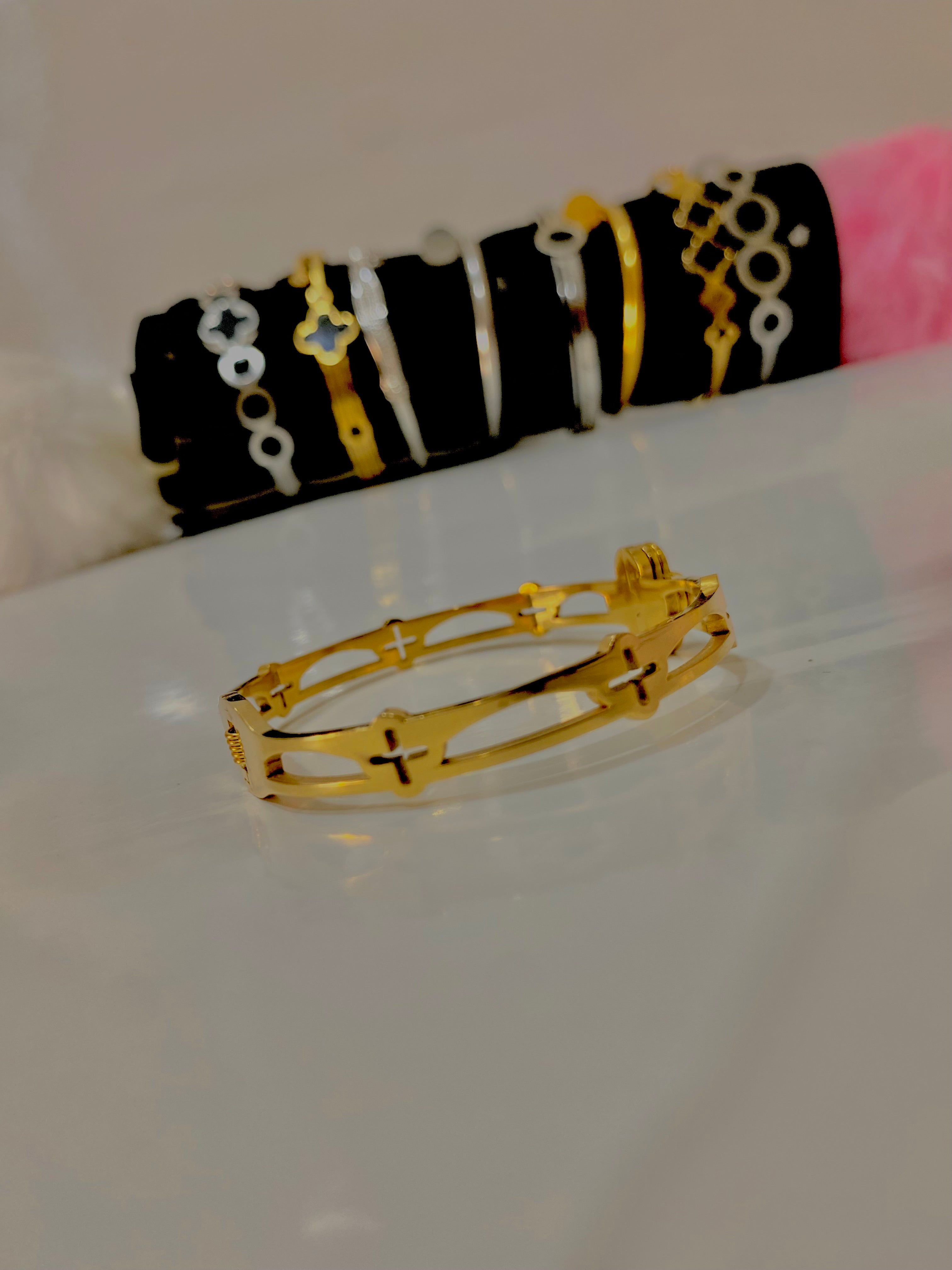 Elegant Gold Plated Bracelet with Black Clover Charm