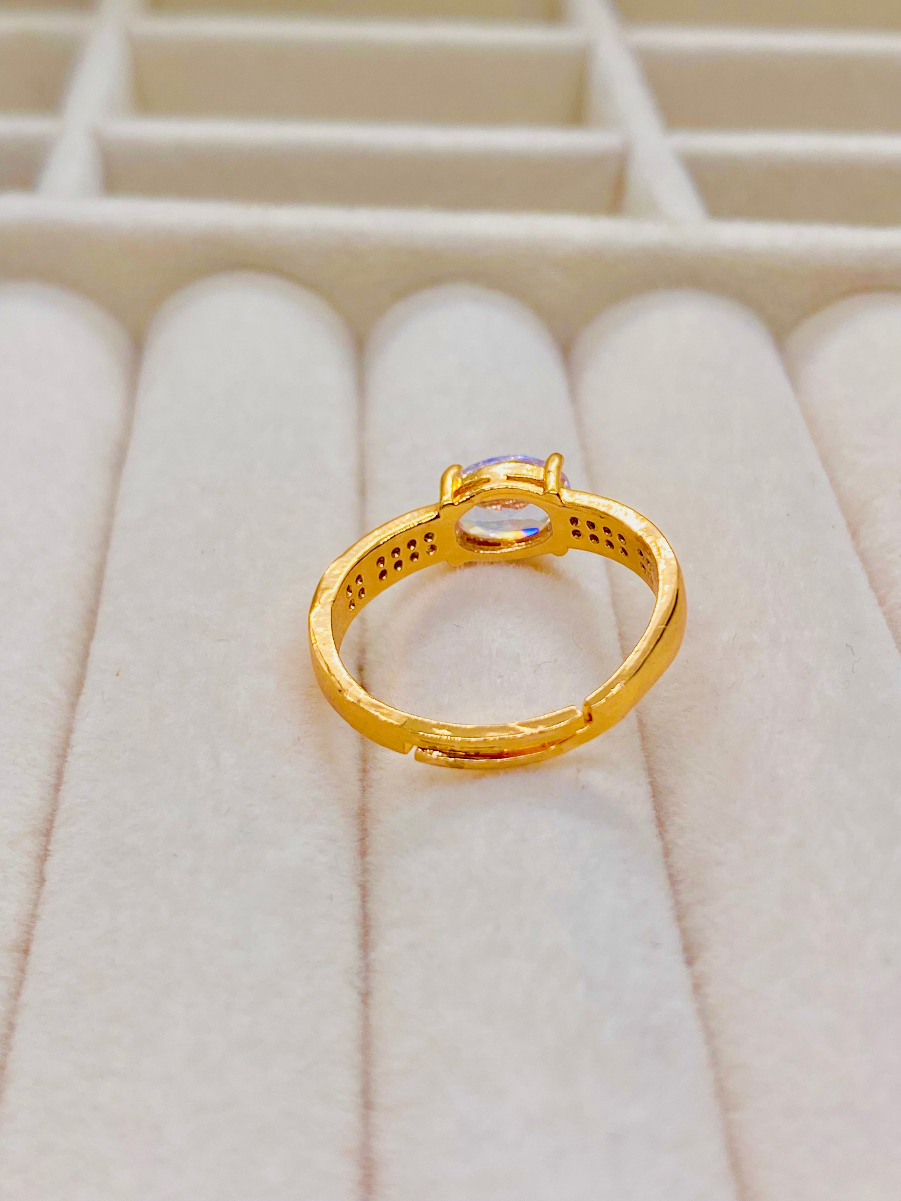 Elegant Gold-Plated Ring with Brilliant White Gemstone