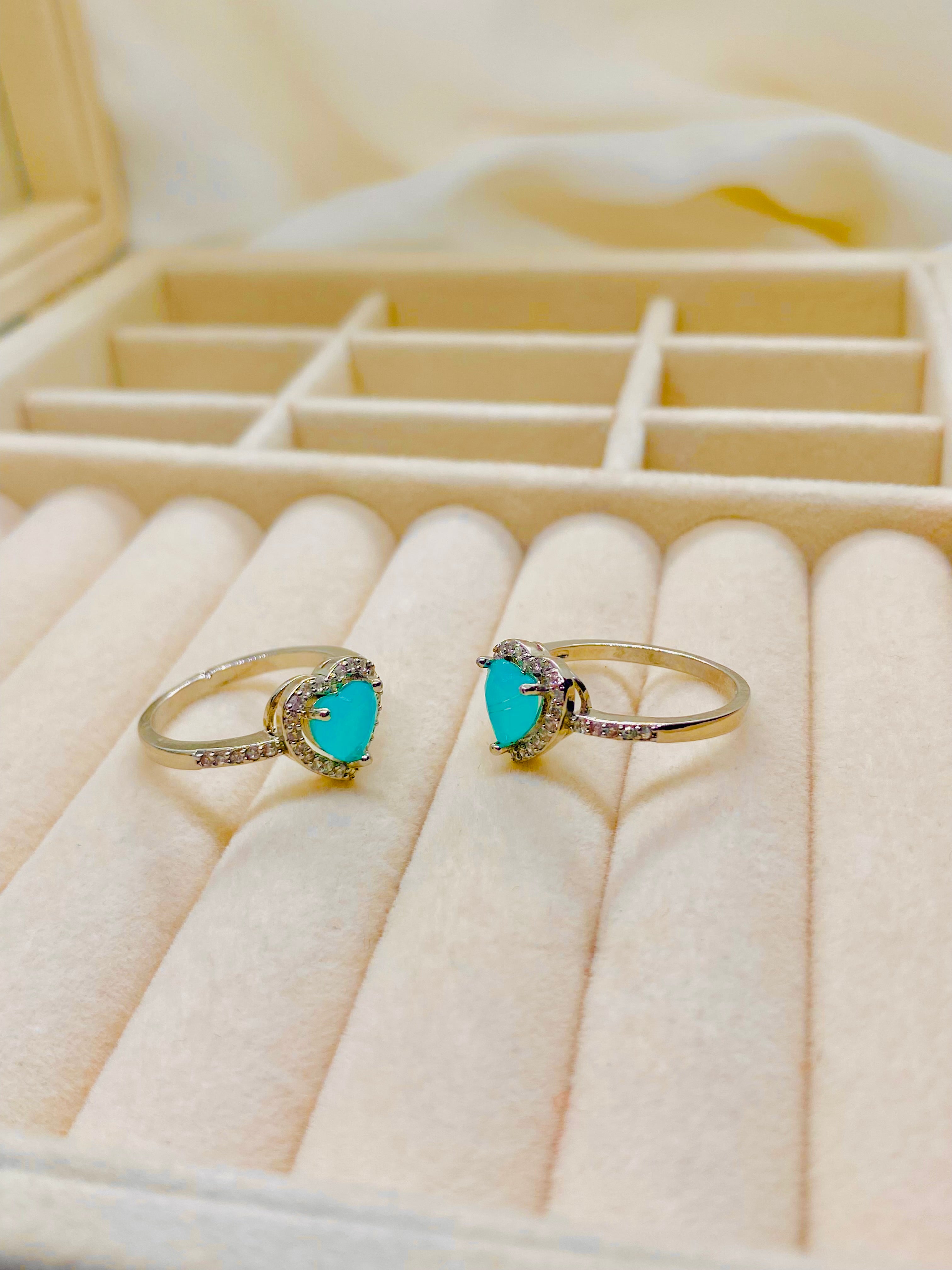 Elegant Silver Heart-Shaped Turquoise Gemstone Ring