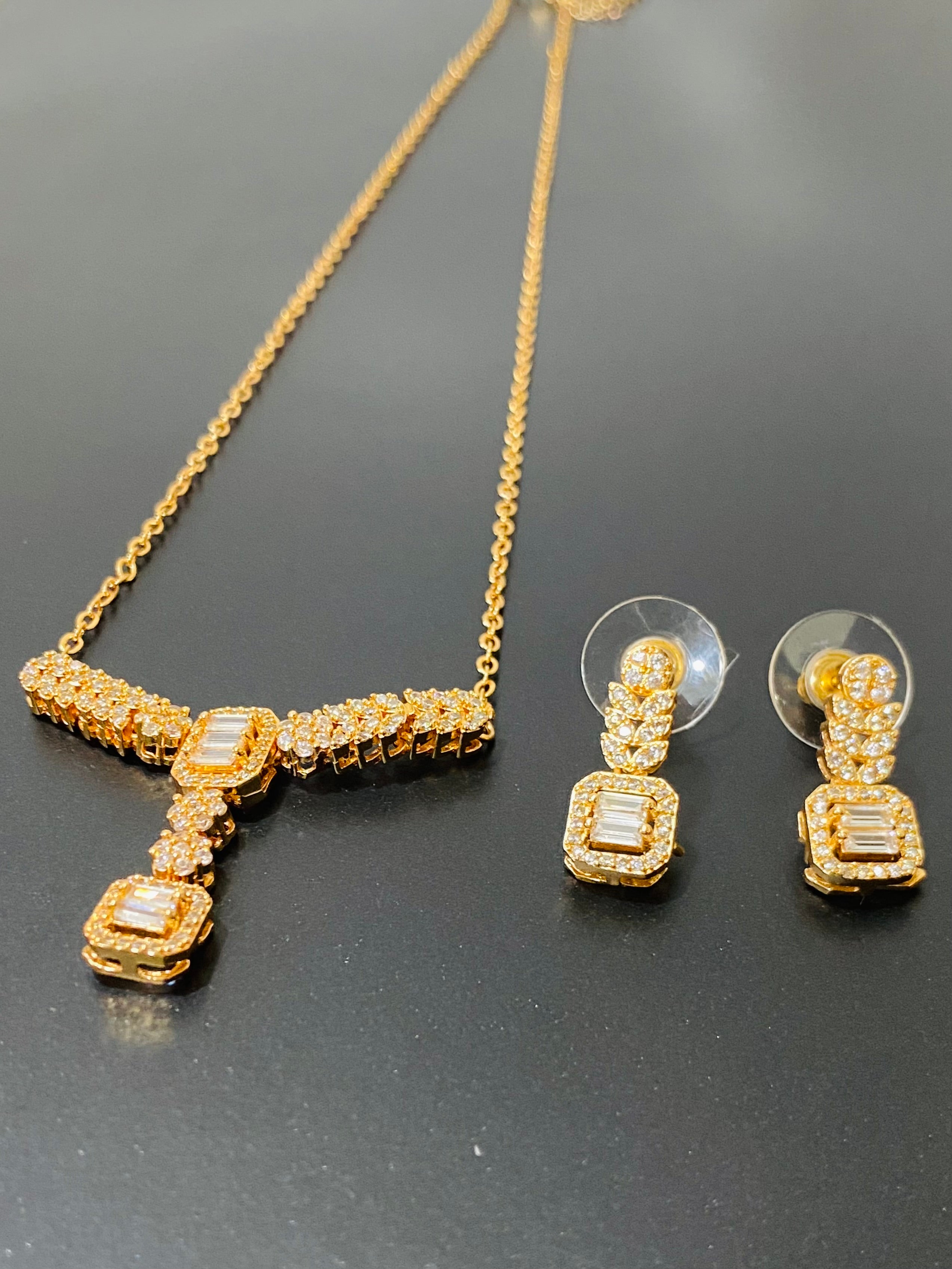 Luxurious Gold-Plated Necklace Set with Baguette and Round Stones