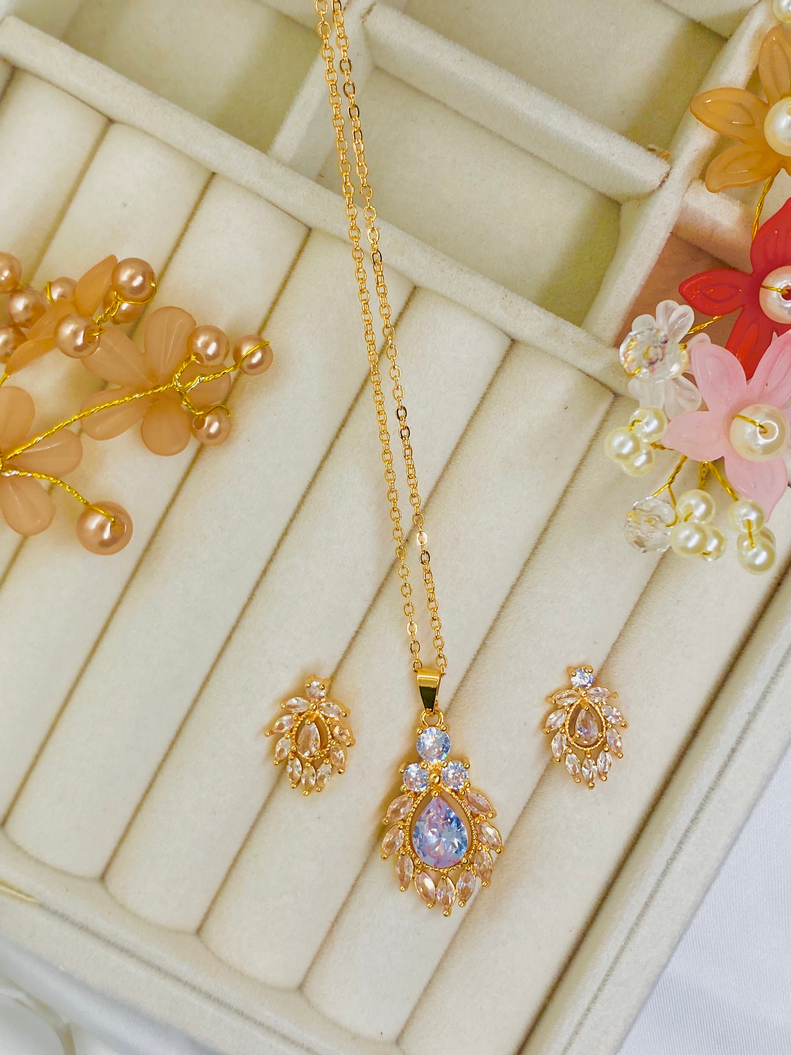 Crystal Teardrop Sparkle Necklace & Earring Set