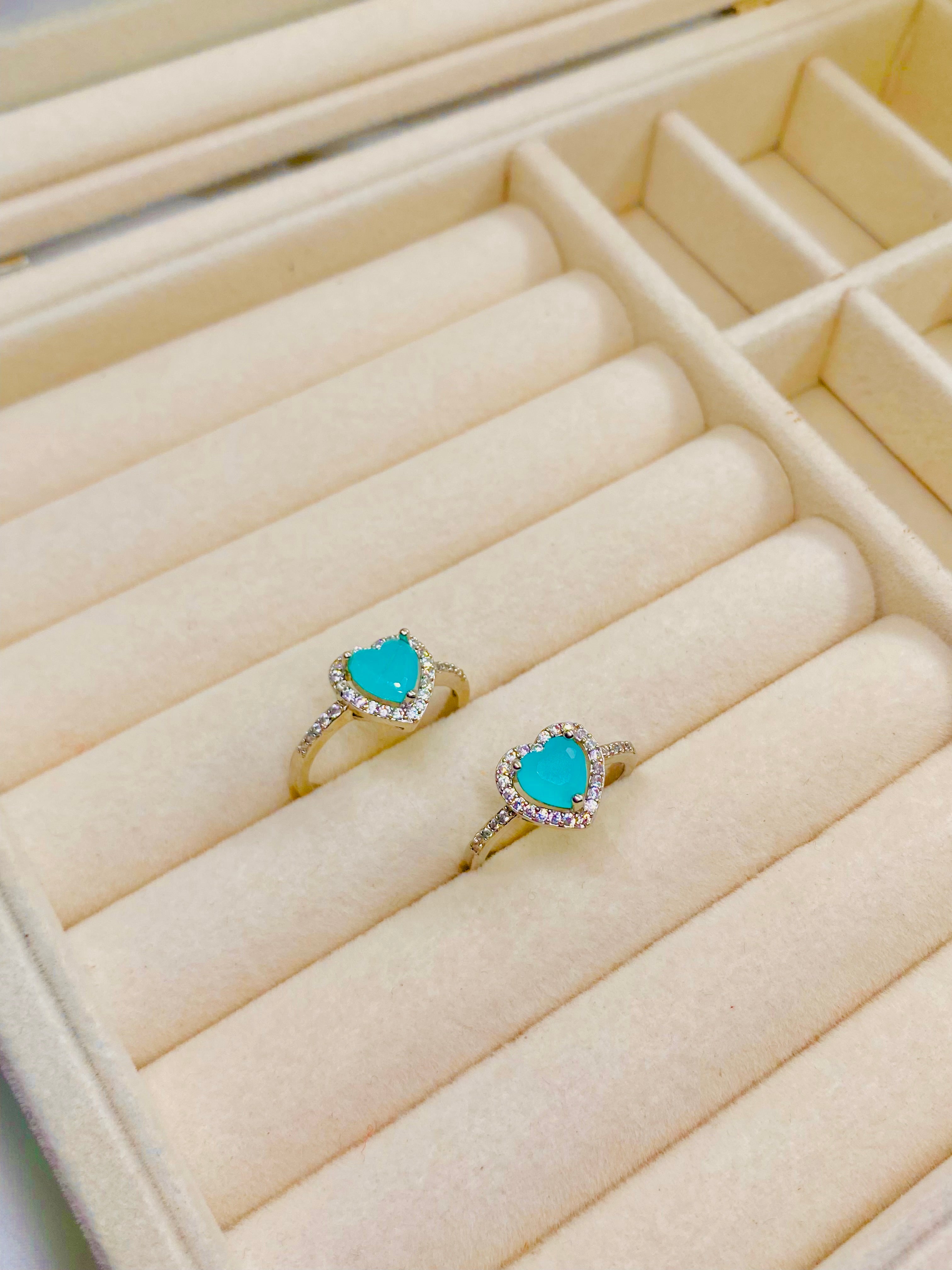 Elegant Silver Heart-Shaped Turquoise Gemstone Ring