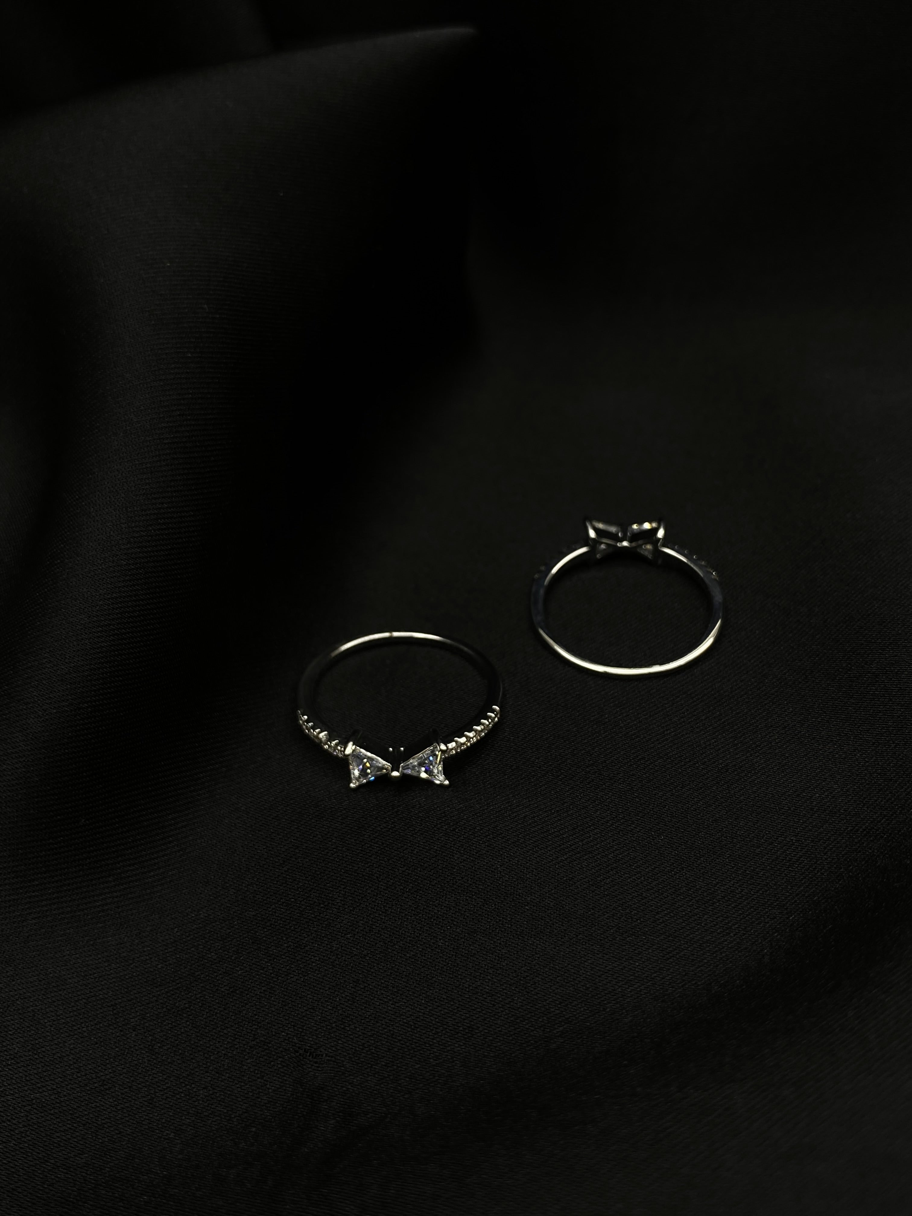 Twilight Prism: Dual Trillion-Cut Diamond Ring
