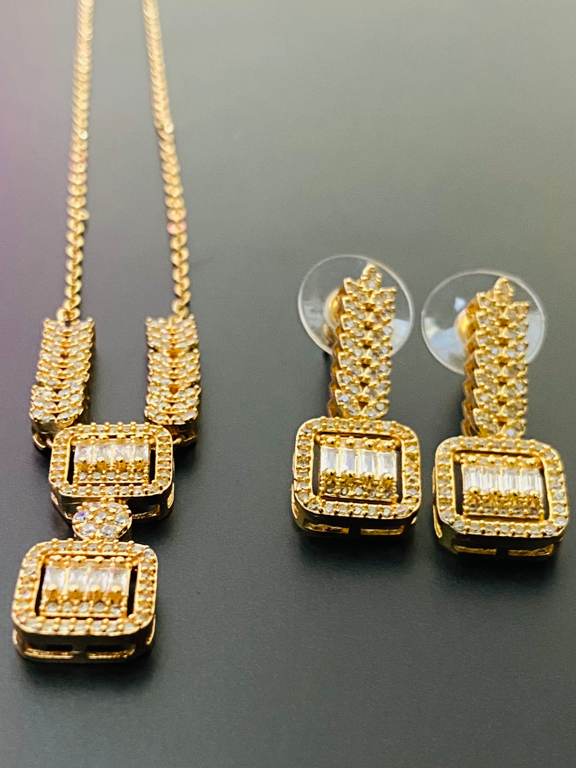 Elegant Gold-Plated Pendant Set with Sparkling Stones
