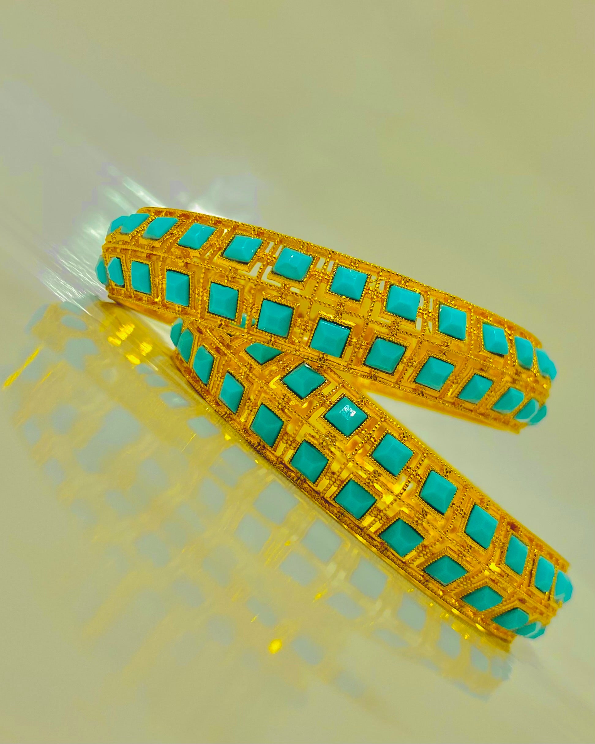 Exquisite Gold and Turquoise Bangles – A Fusion of Tradition and Elegance