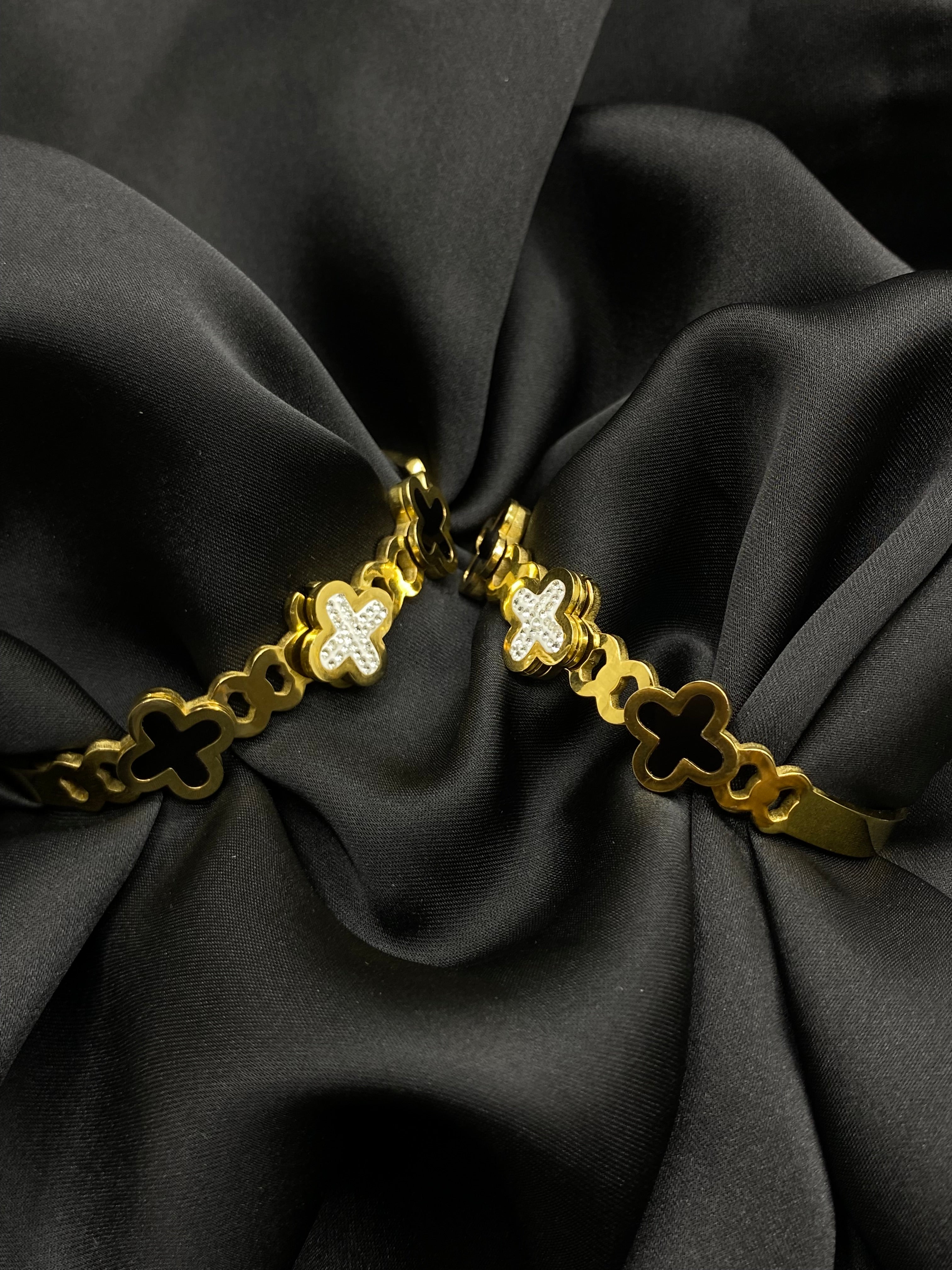 Elegant Black & Gold Clover Bracelet