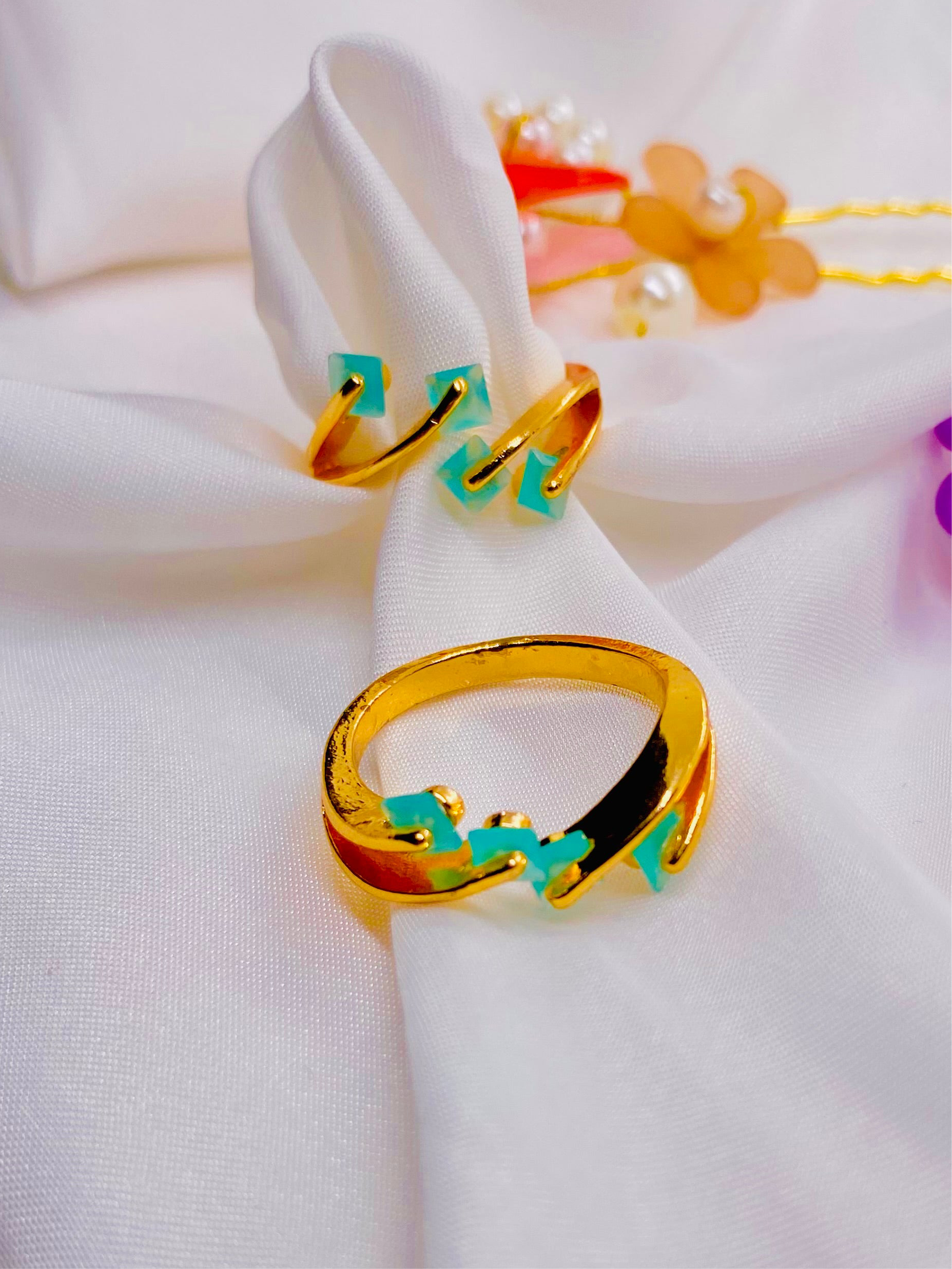Chic Gold-Plated Ring with Turquoise Enamel Accents