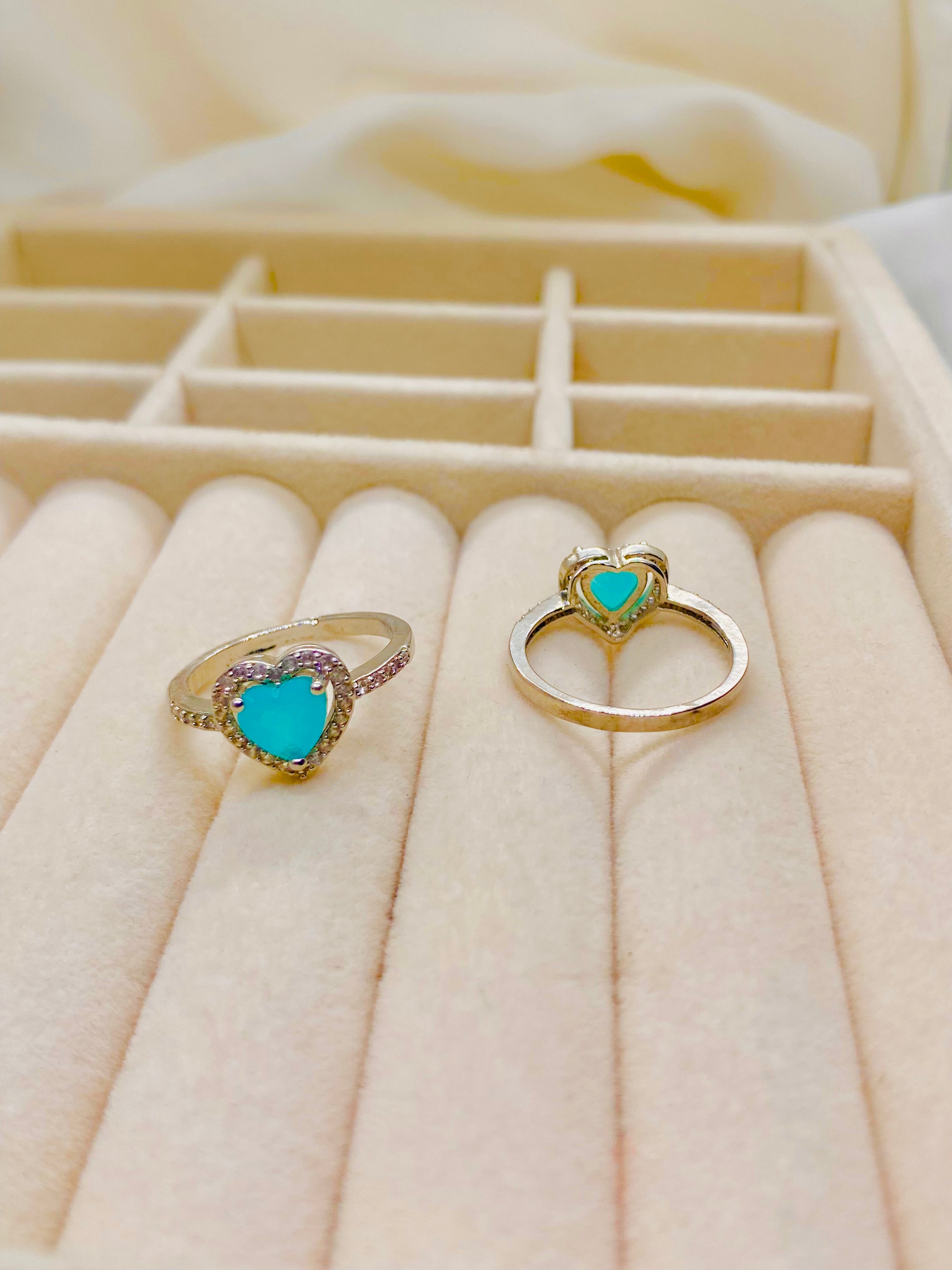 Elegant Silver Heart-Shaped Turquoise Gemstone Ring