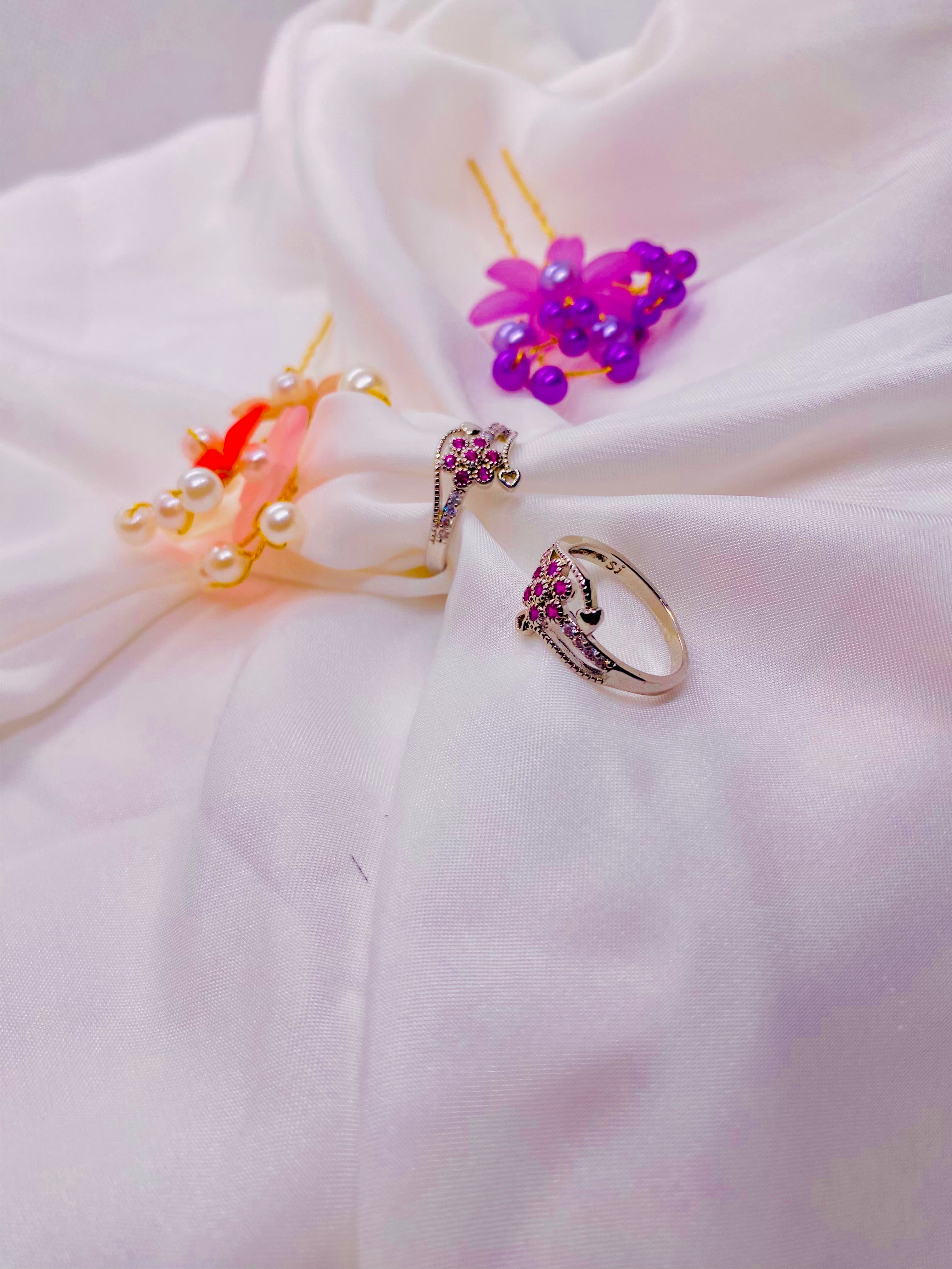 Elegant Blossom: Floral-Inspired Jewelry Ensemble