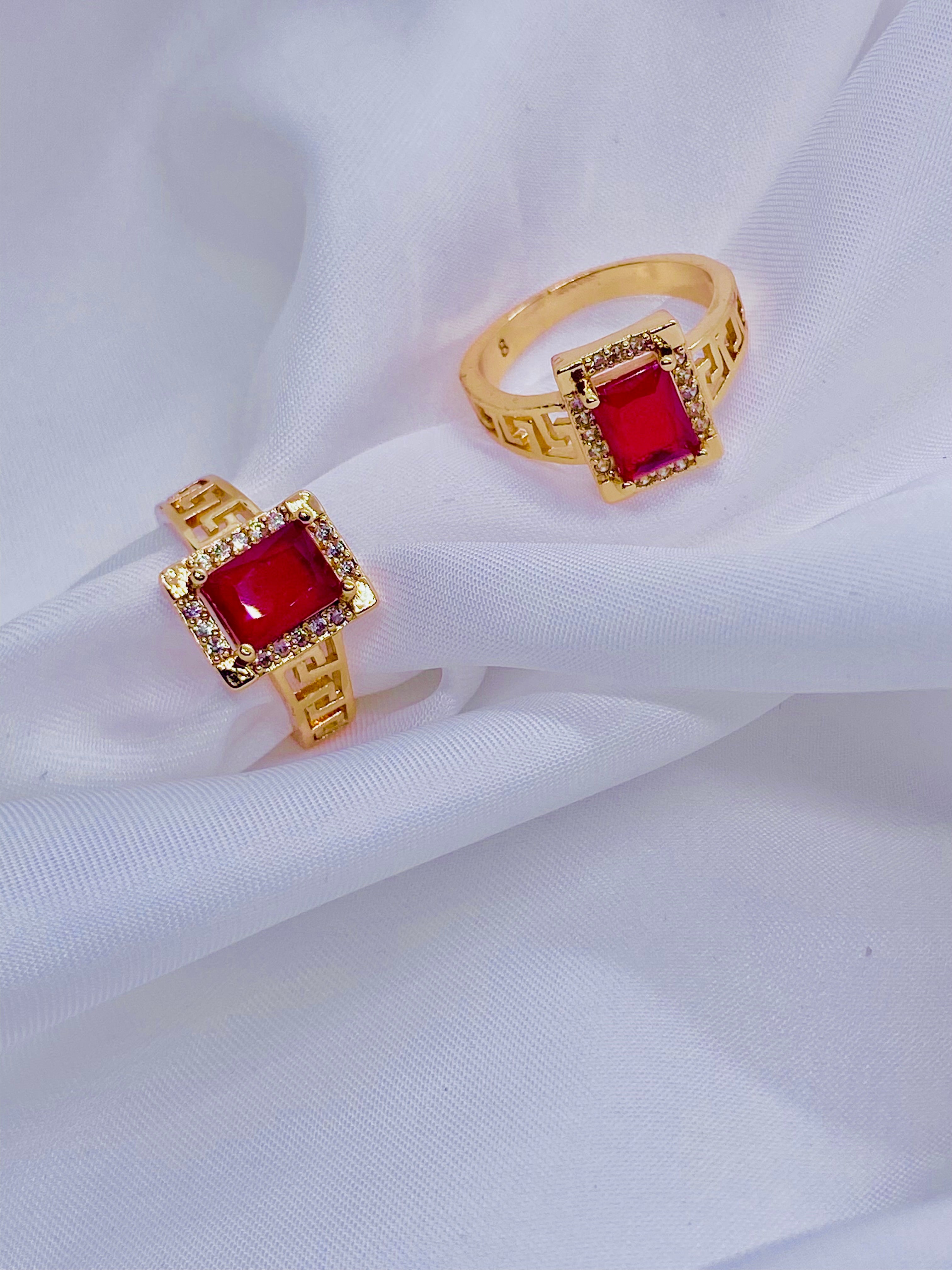 Elegant Gold Rings with Ruby Red Centerpiece and Diamond Accents