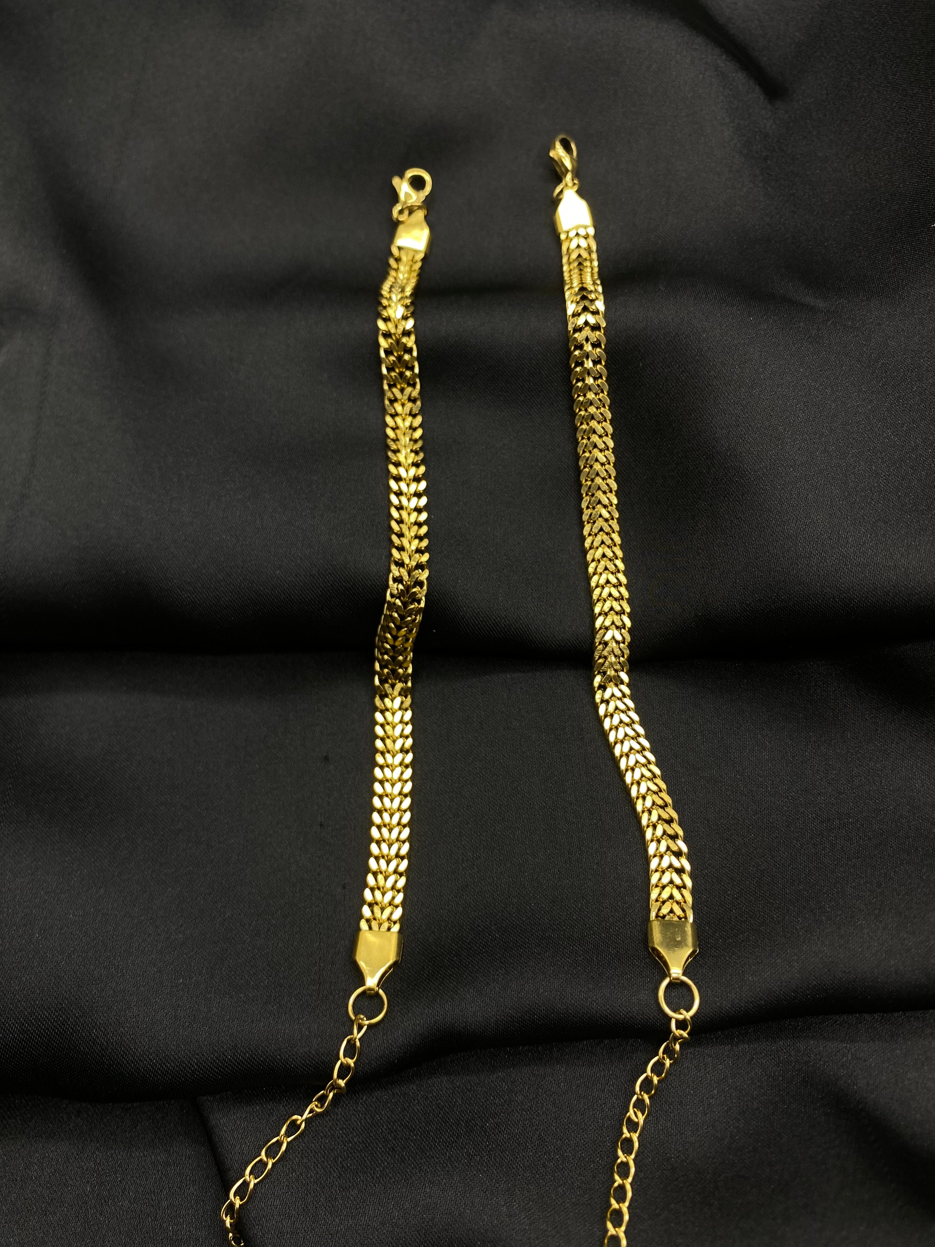 Elegant Gold Chain Bracelet