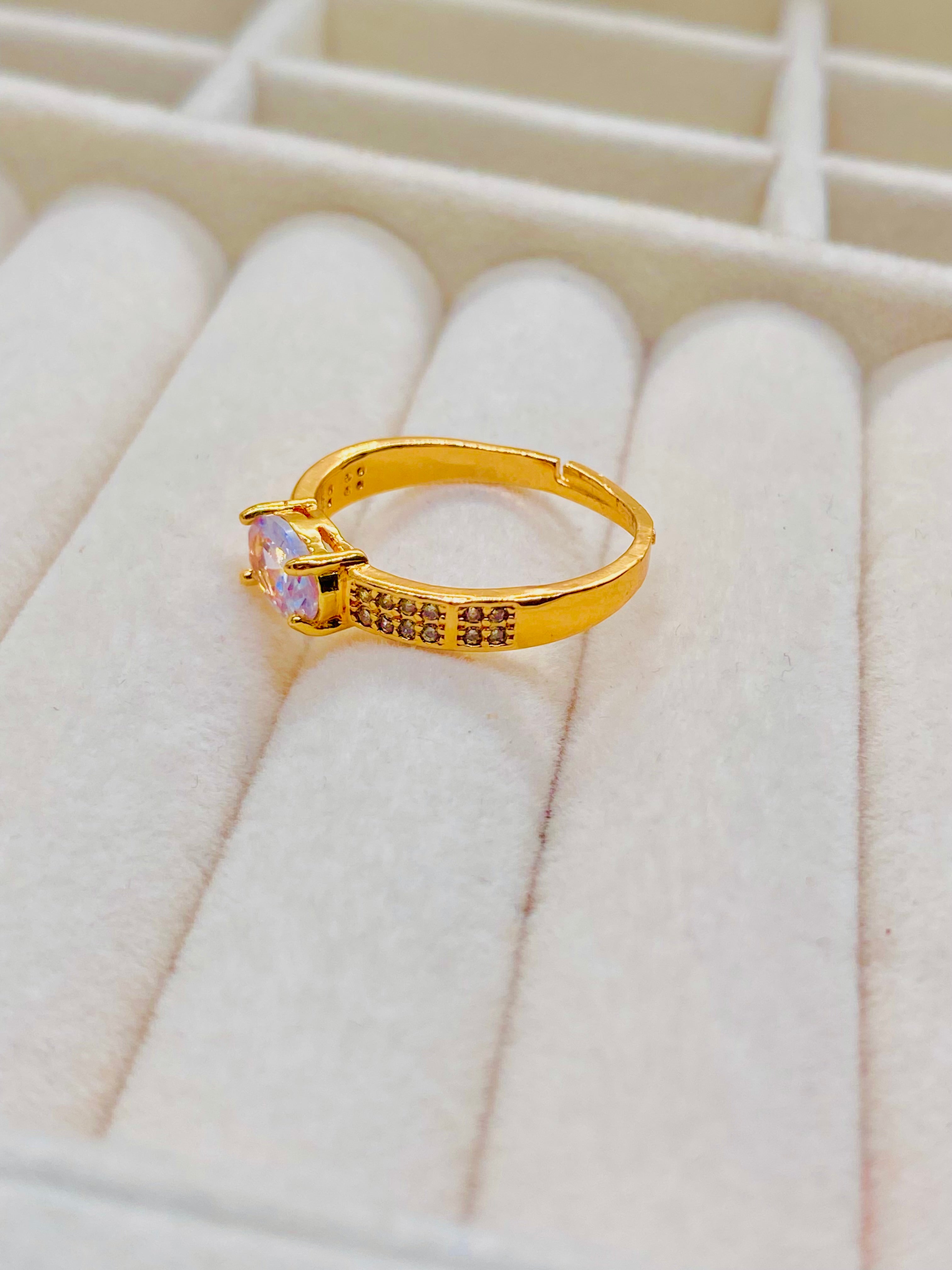 Elegant Gold-Plated Ring with Brilliant White Gemstone