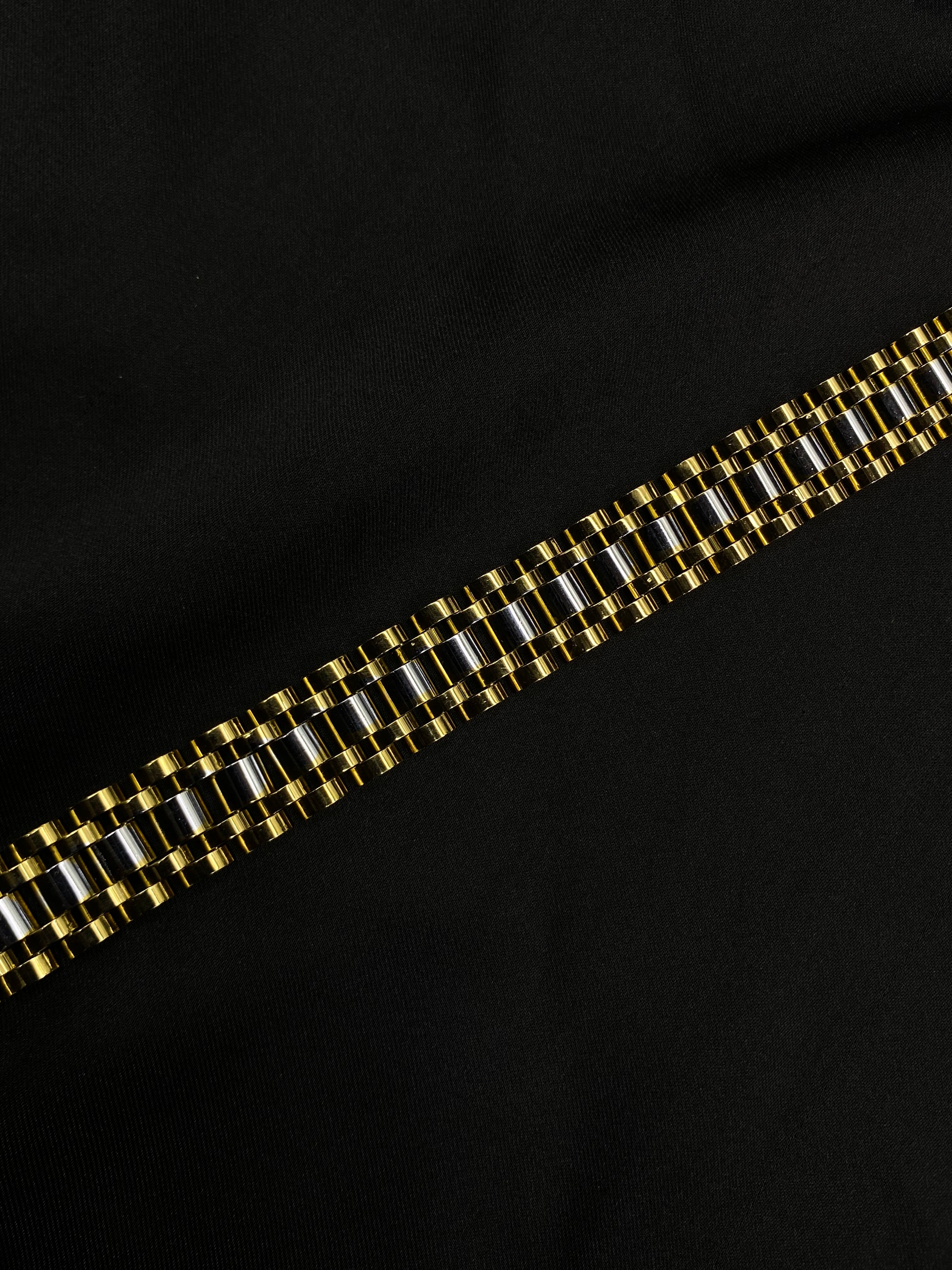 Dual-Tone Luxury Men’s Bracelet – Gold & Silver Finish